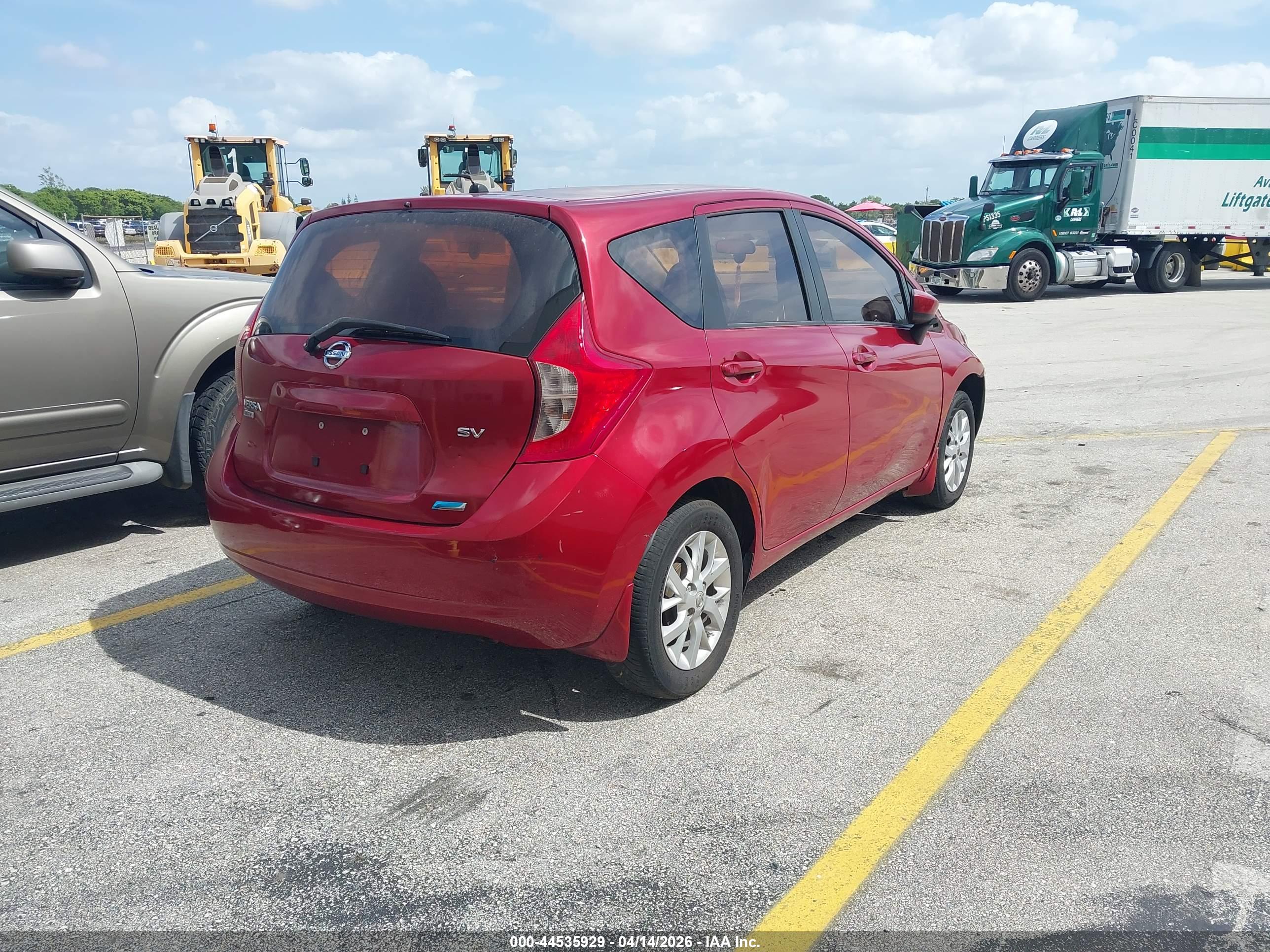 NISSAN VERSA image 4