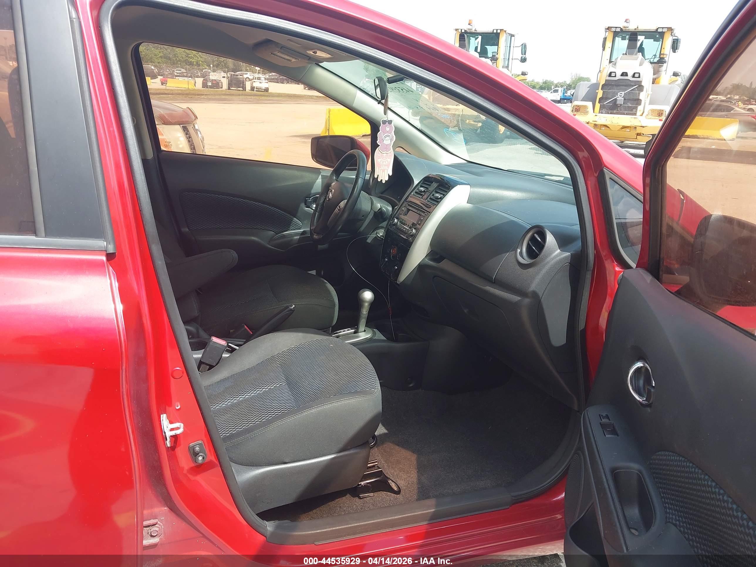 NISSAN VERSA image 5