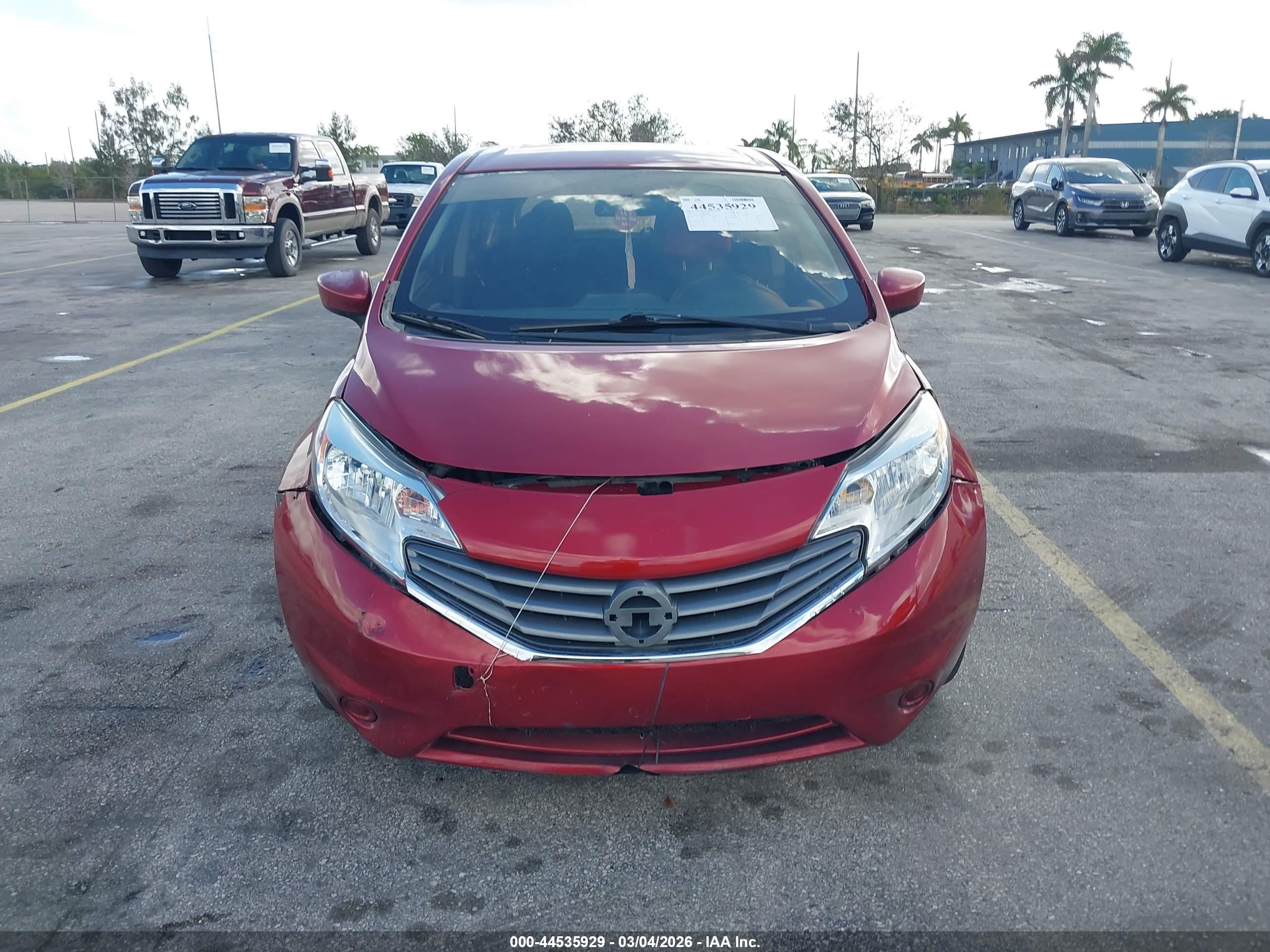 NISSAN VERSA image 6