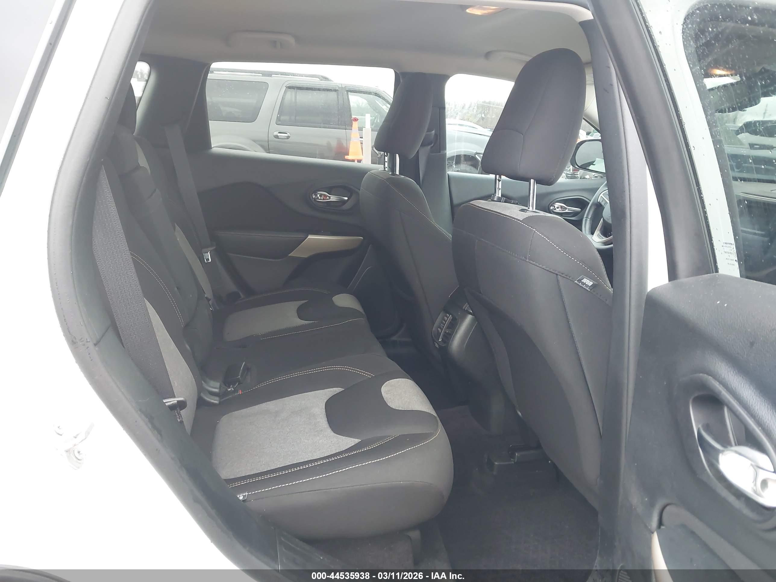 JEEP CHEROKEE image 8