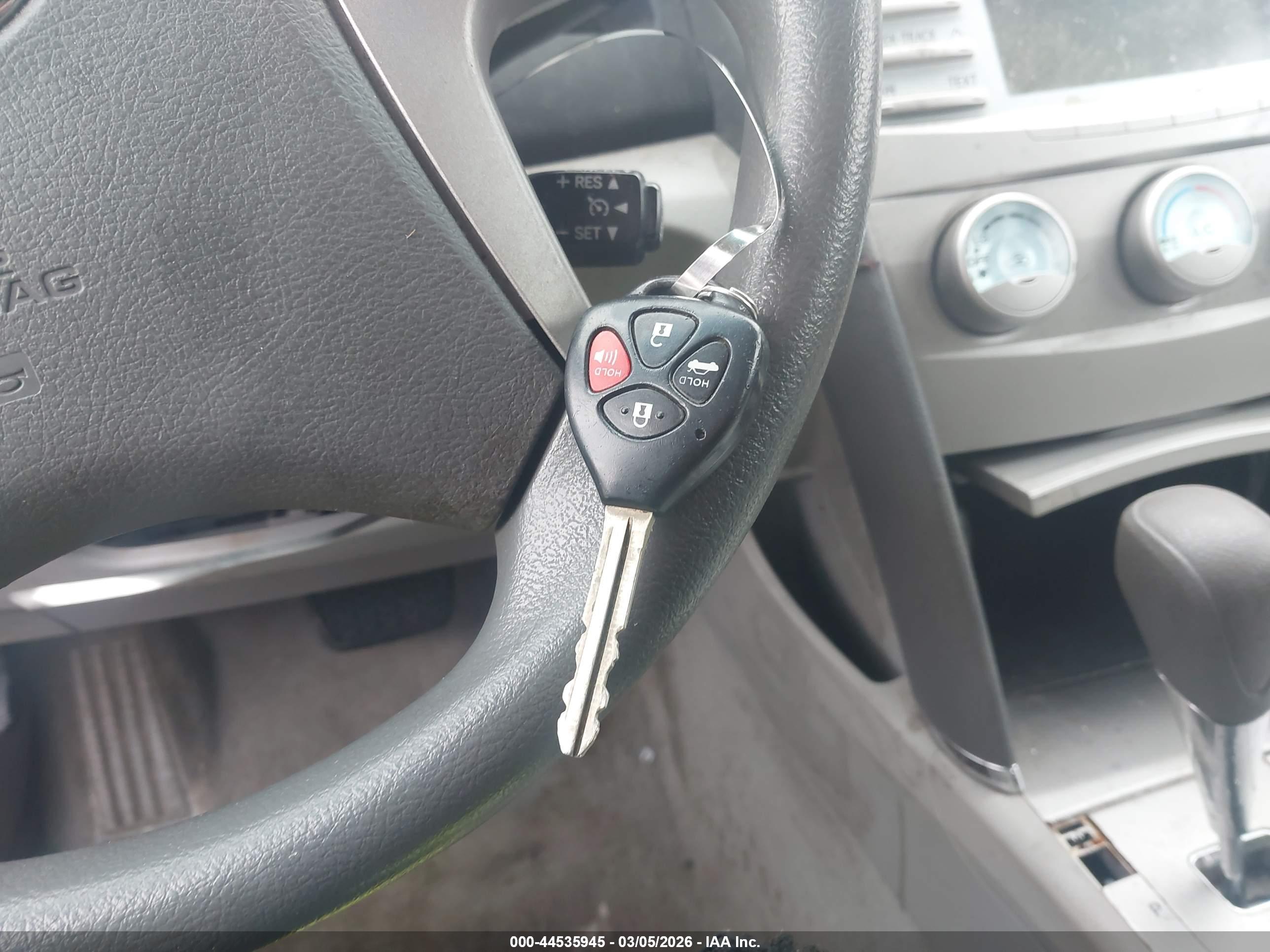TOYOTA CAMRY image 11