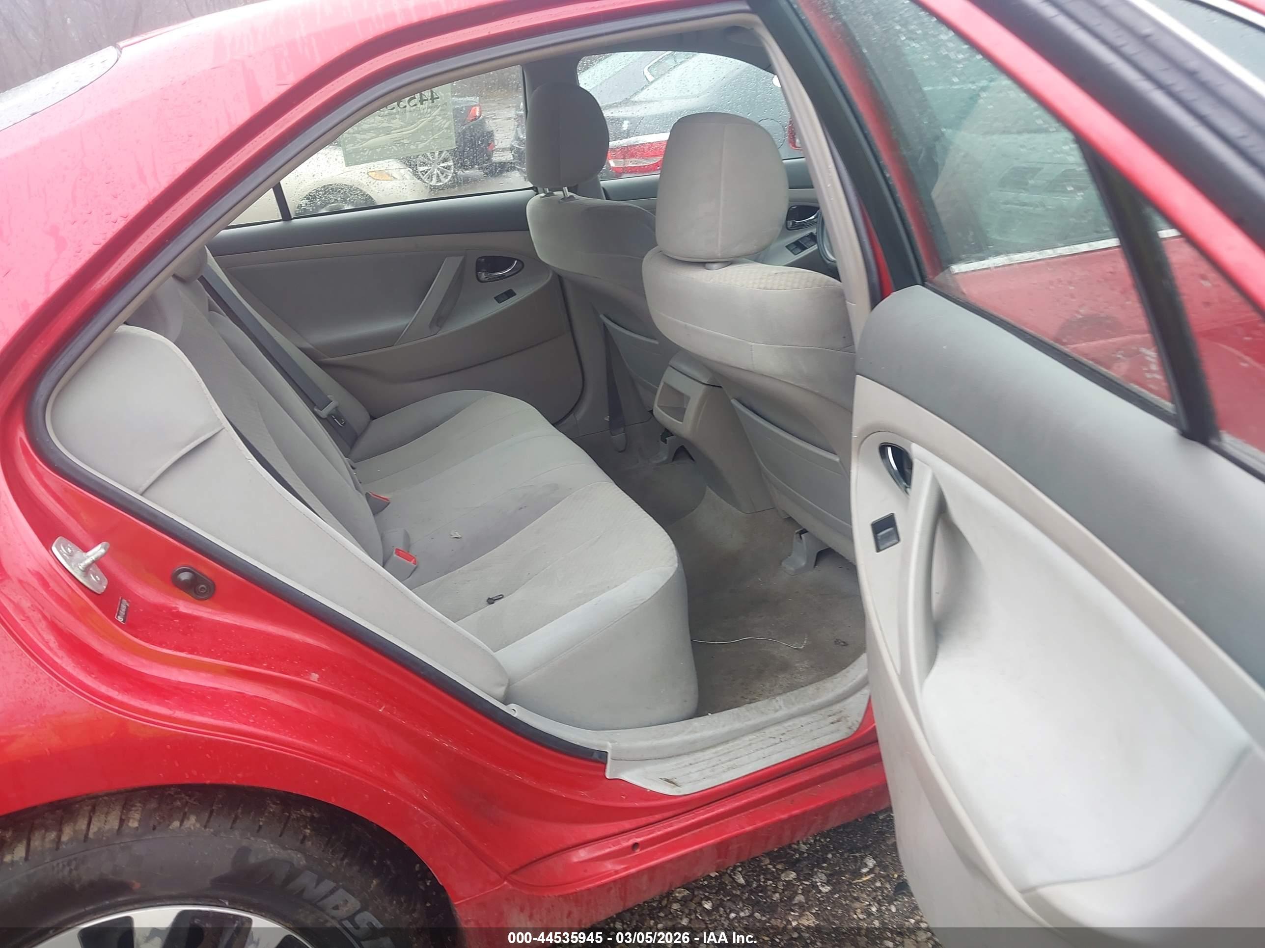 TOYOTA CAMRY image 8