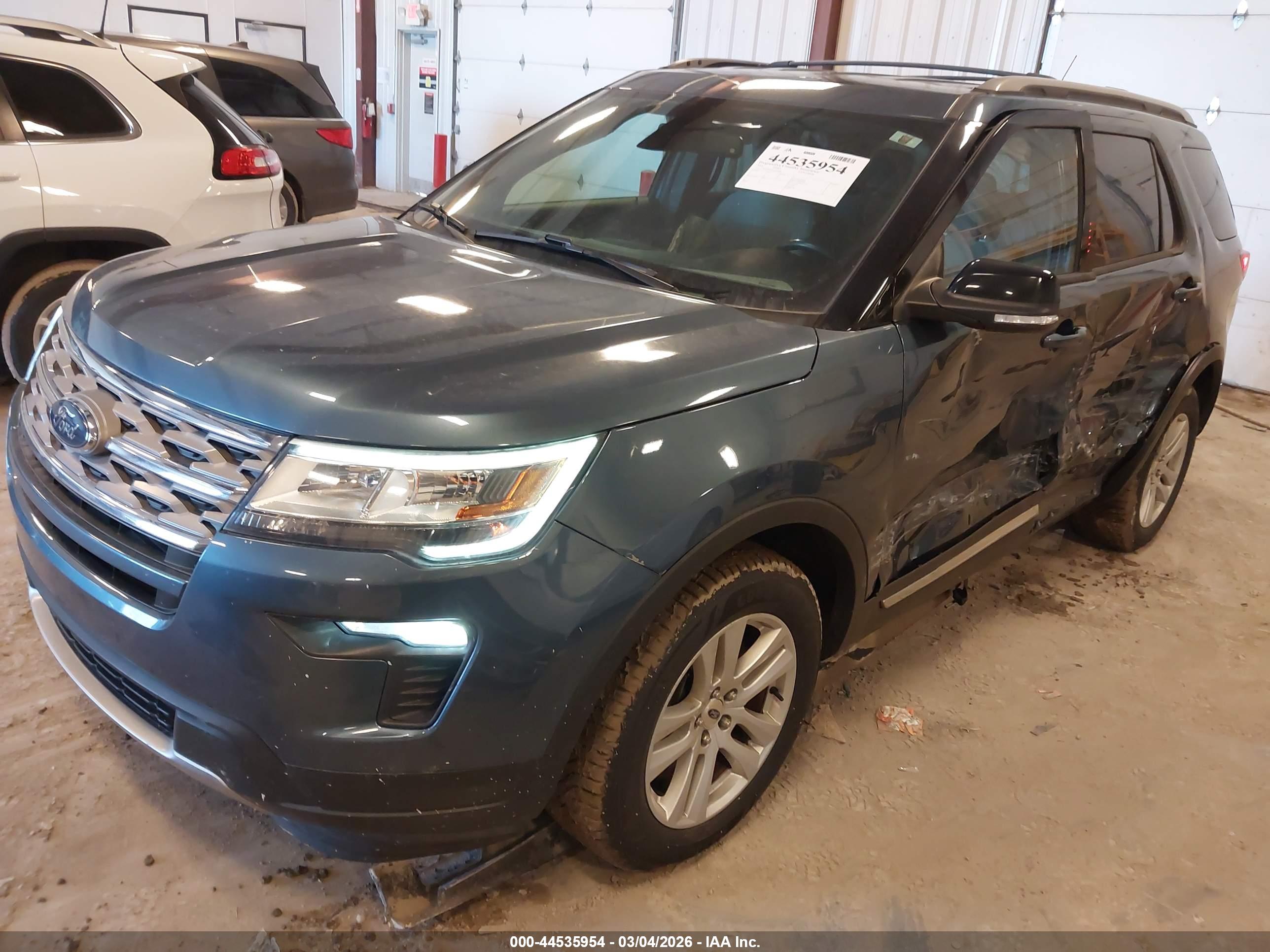 FORD EXPLORER image 2