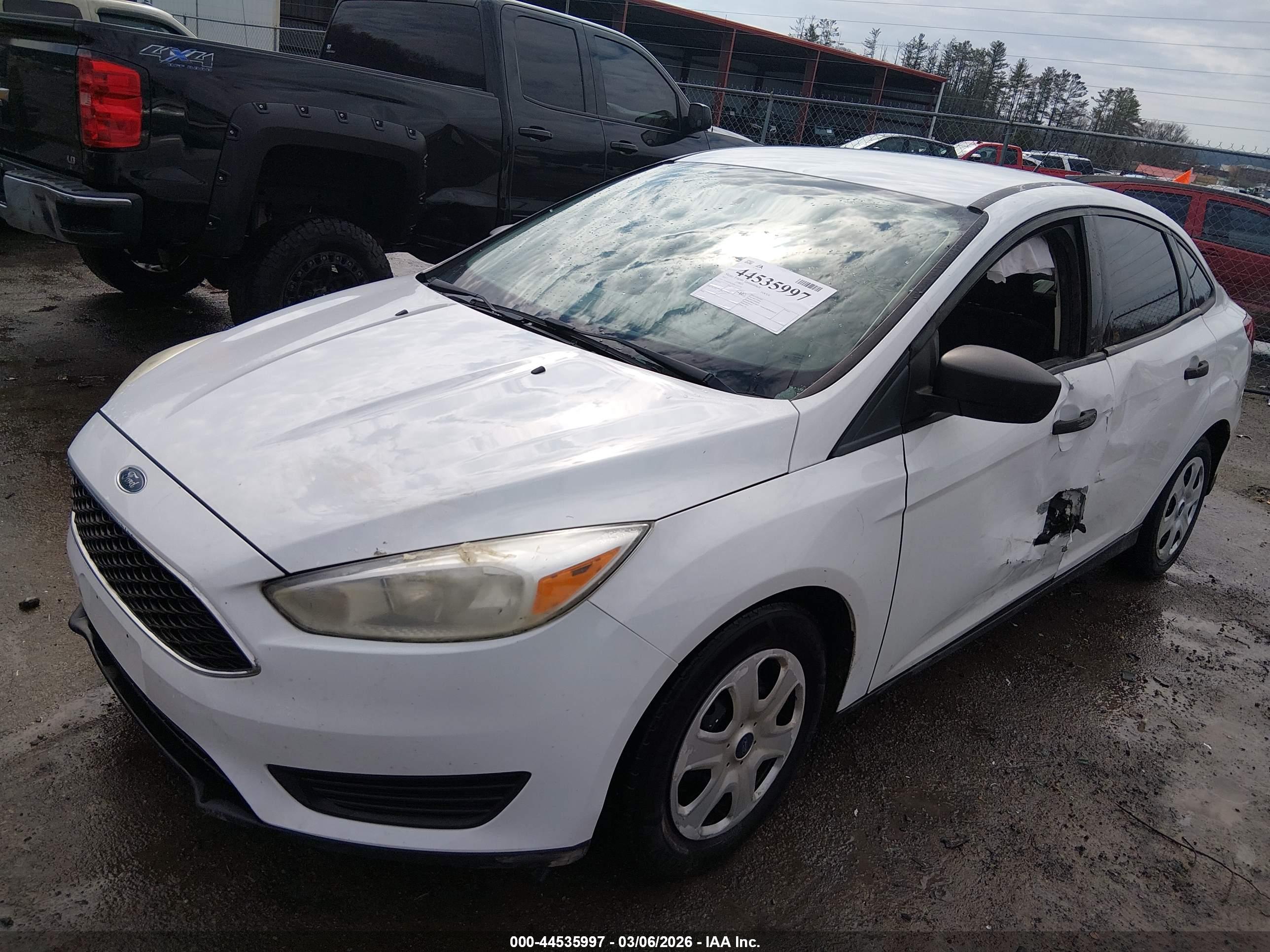 FORD FOCUS image 2