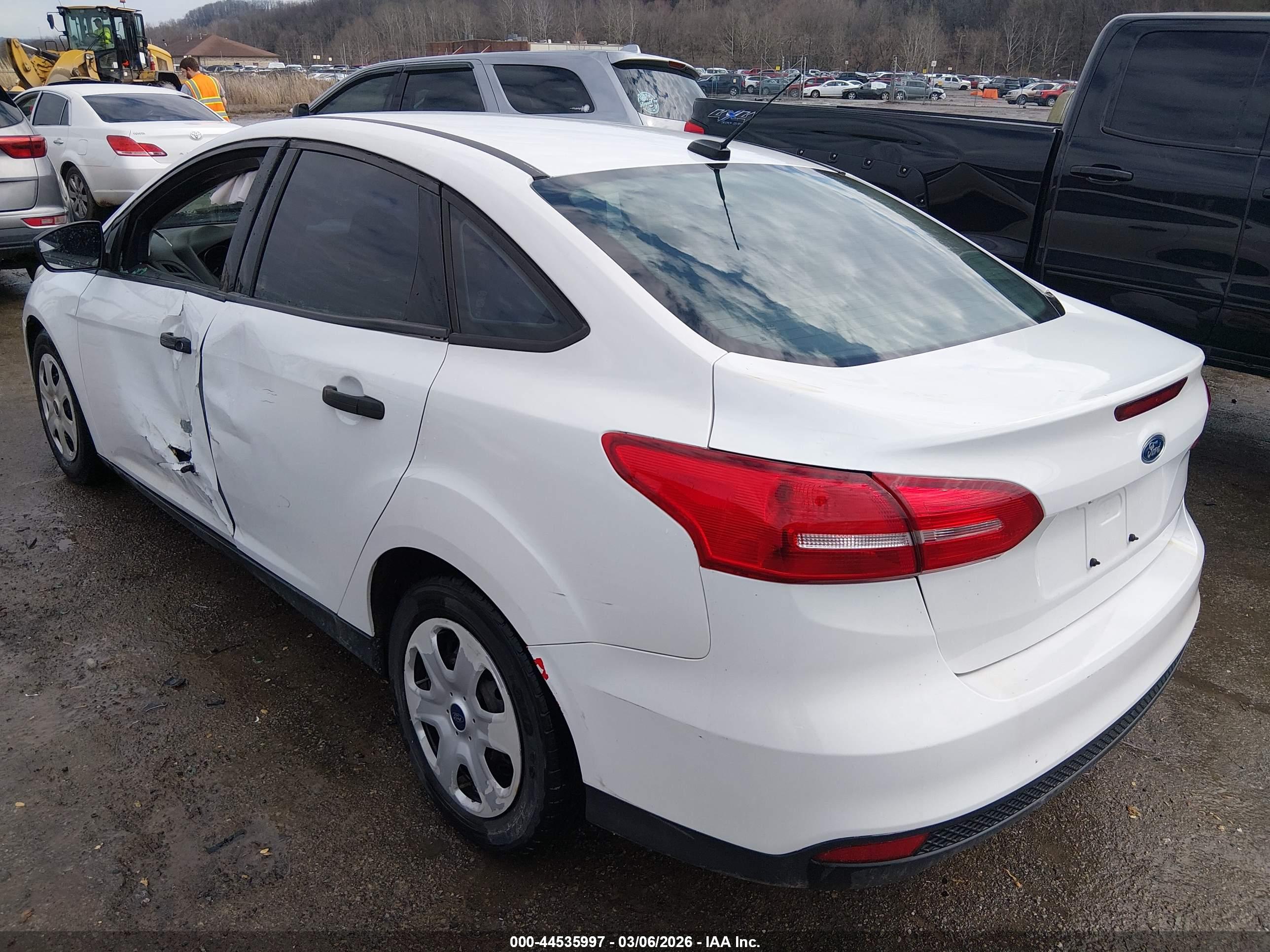 FORD FOCUS image 3