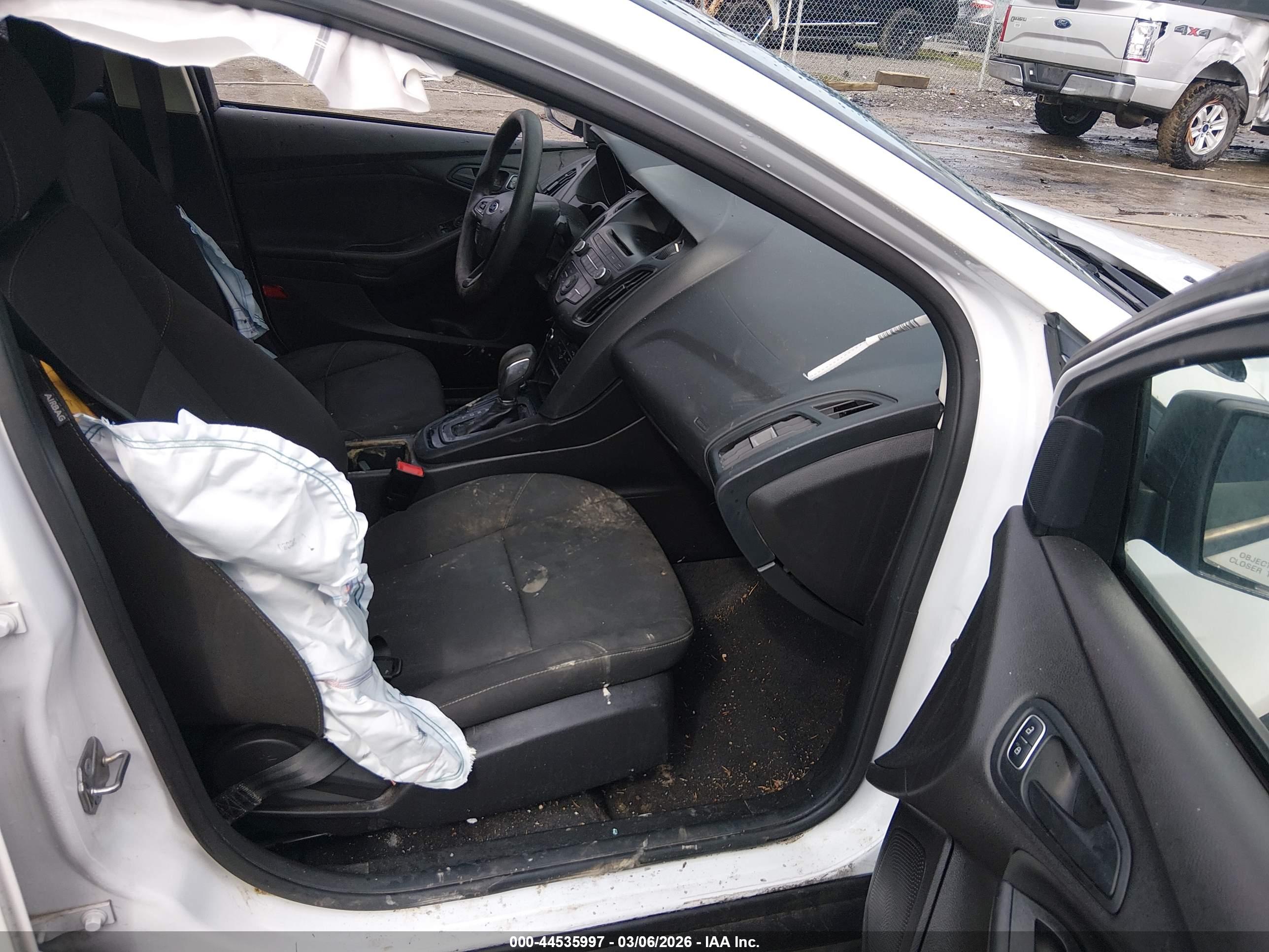 FORD FOCUS image 5