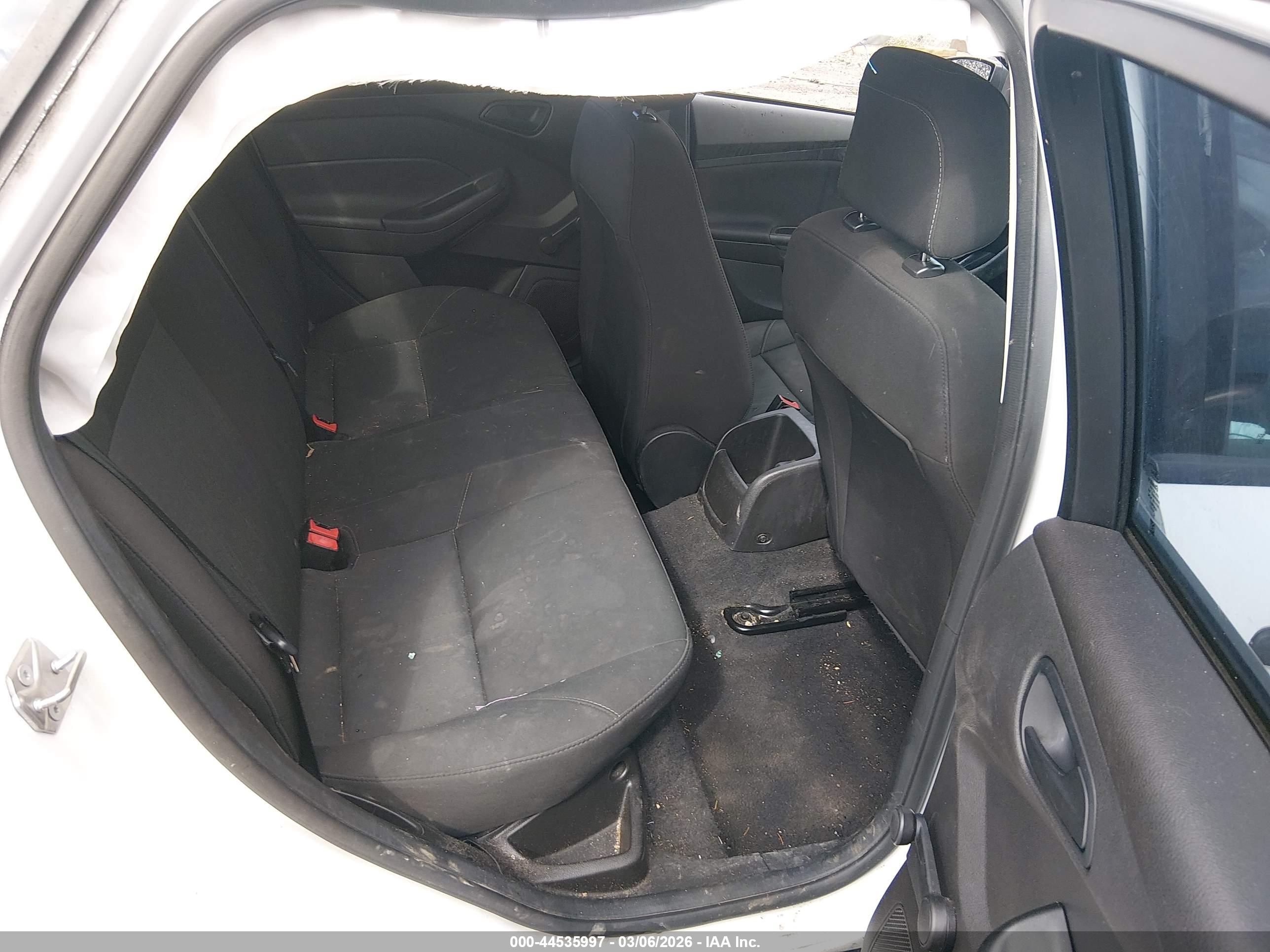 FORD FOCUS image 8