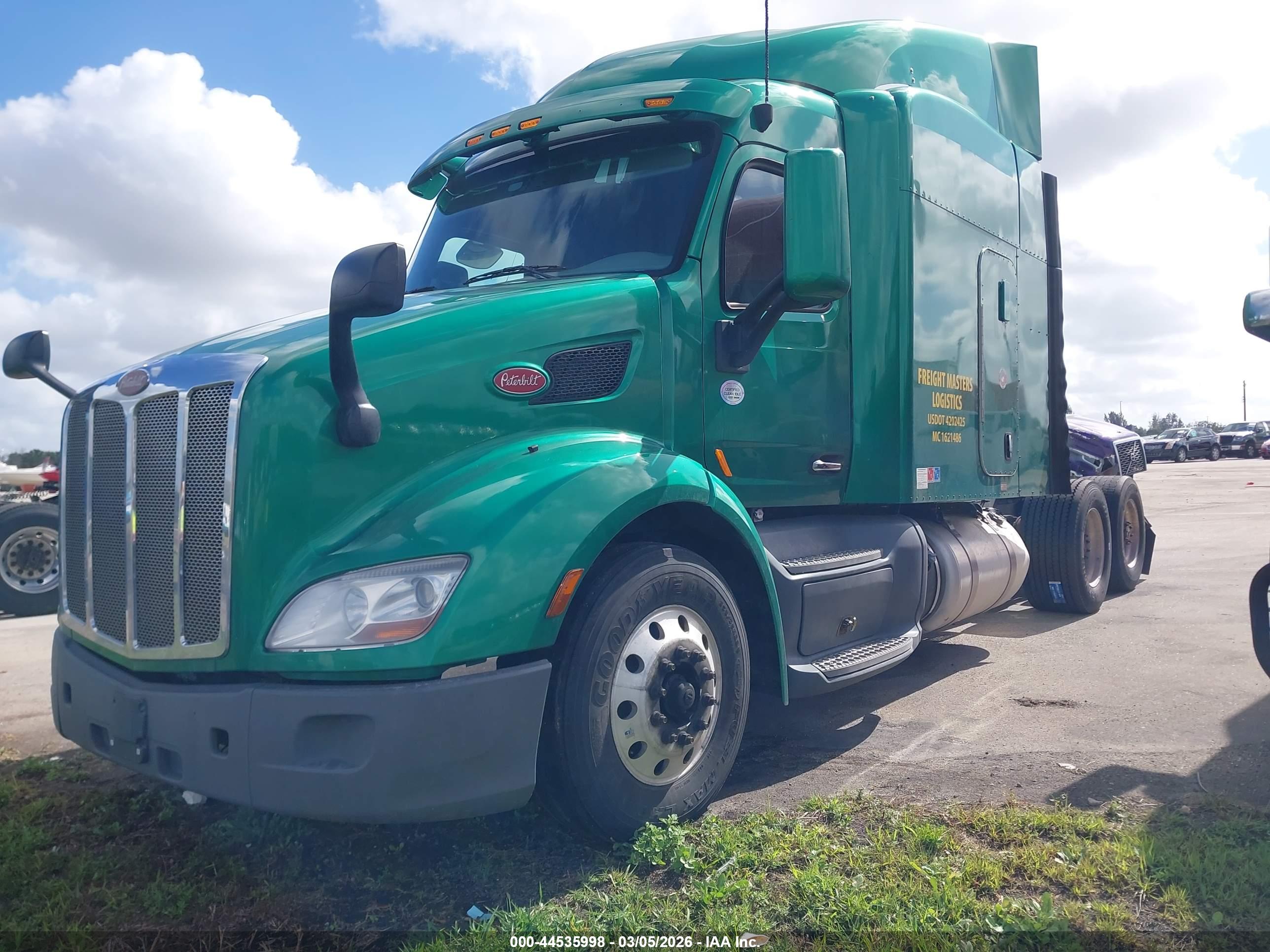 PETERBILT 579 image 2