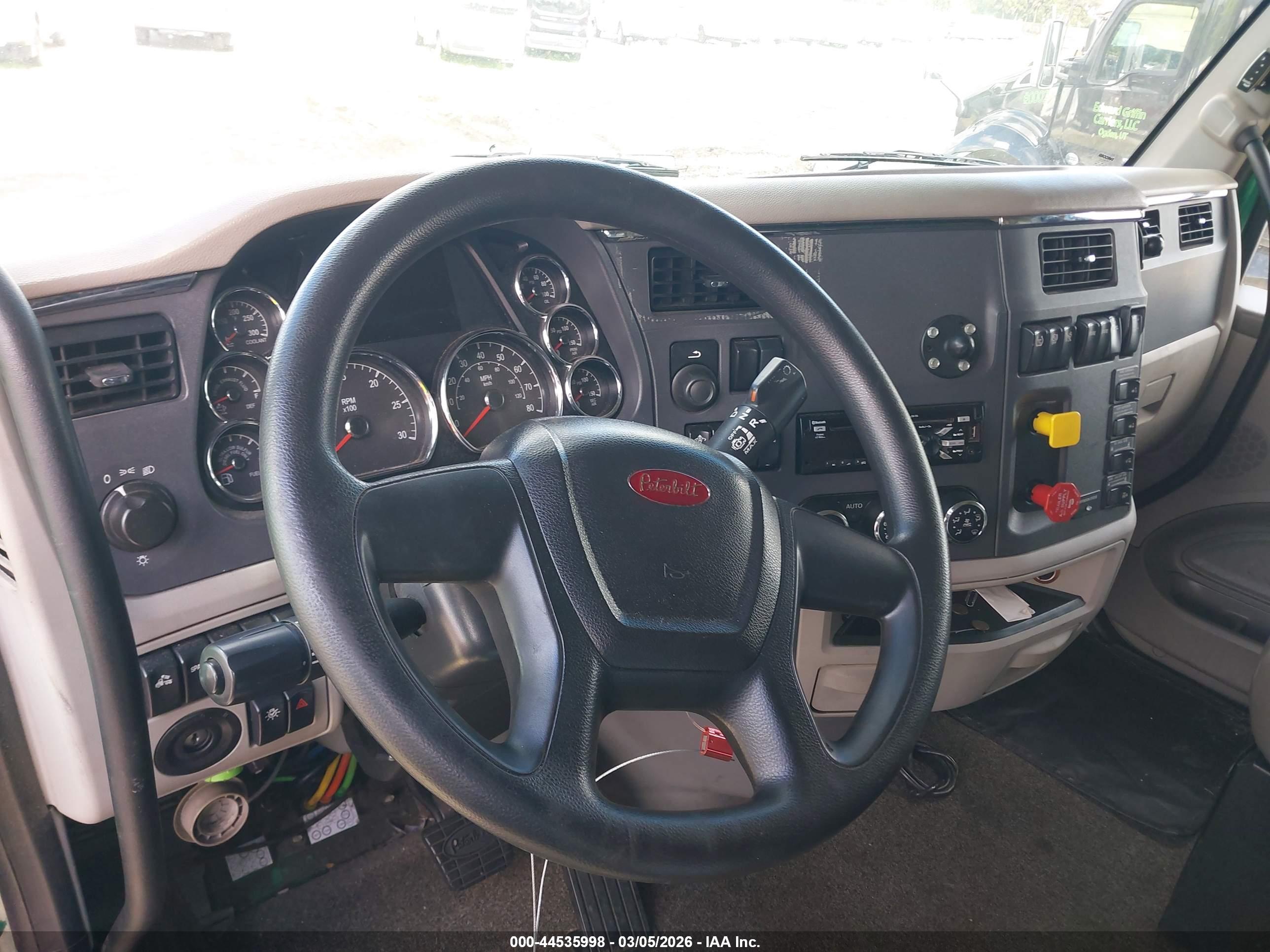 PETERBILT 579 image 7