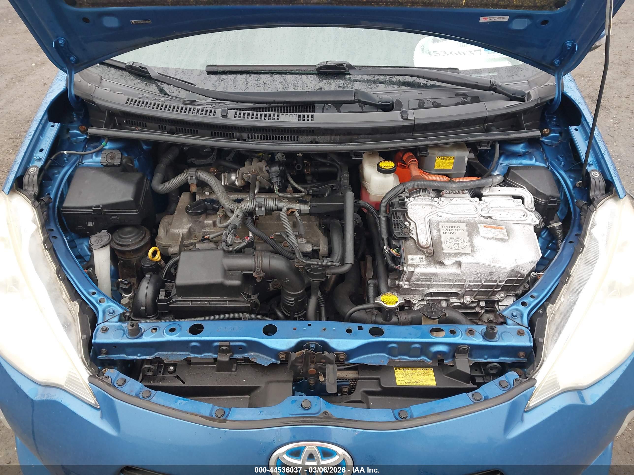 TOYOTA PRIUS image 10