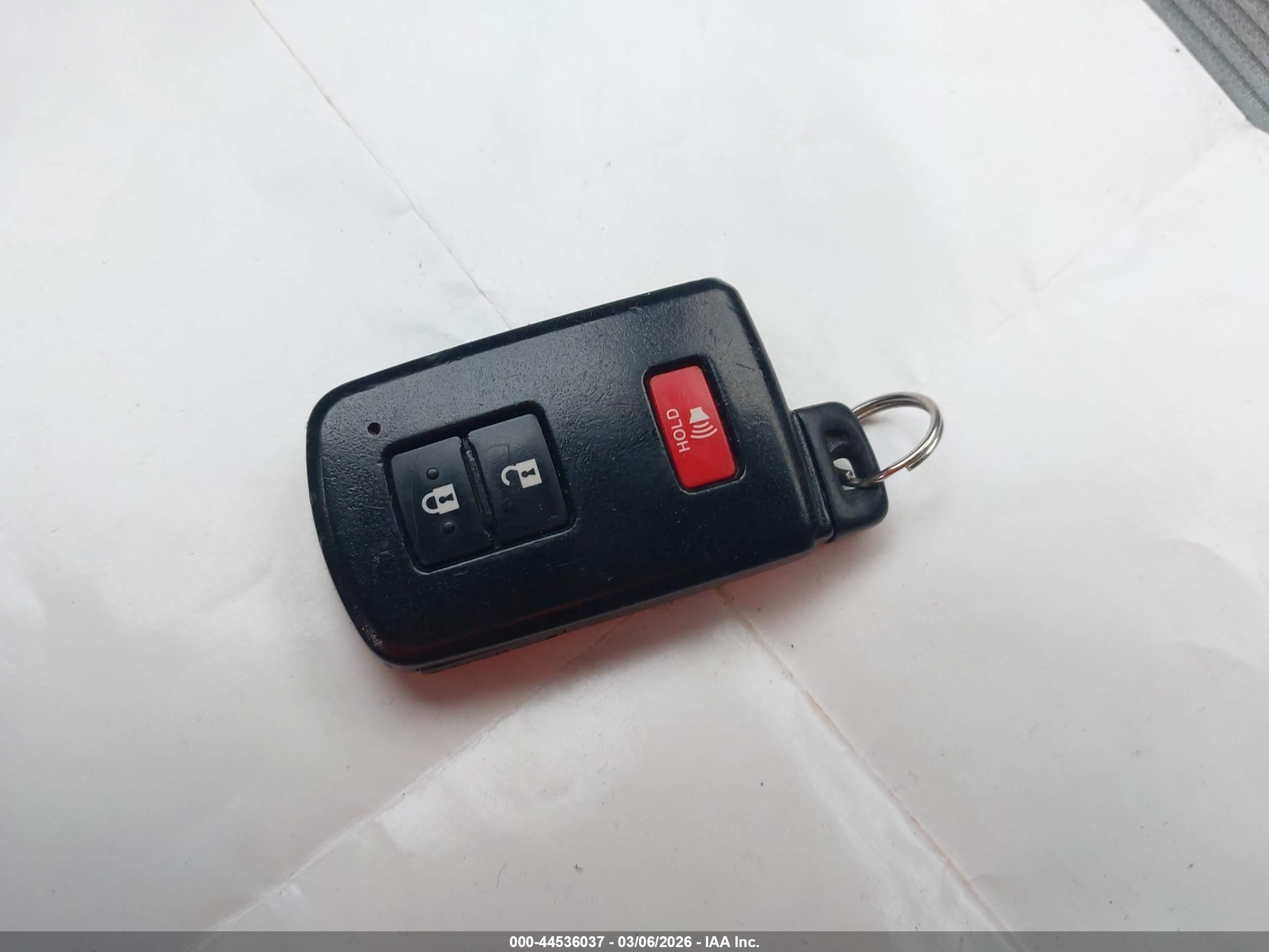 TOYOTA PRIUS image 11