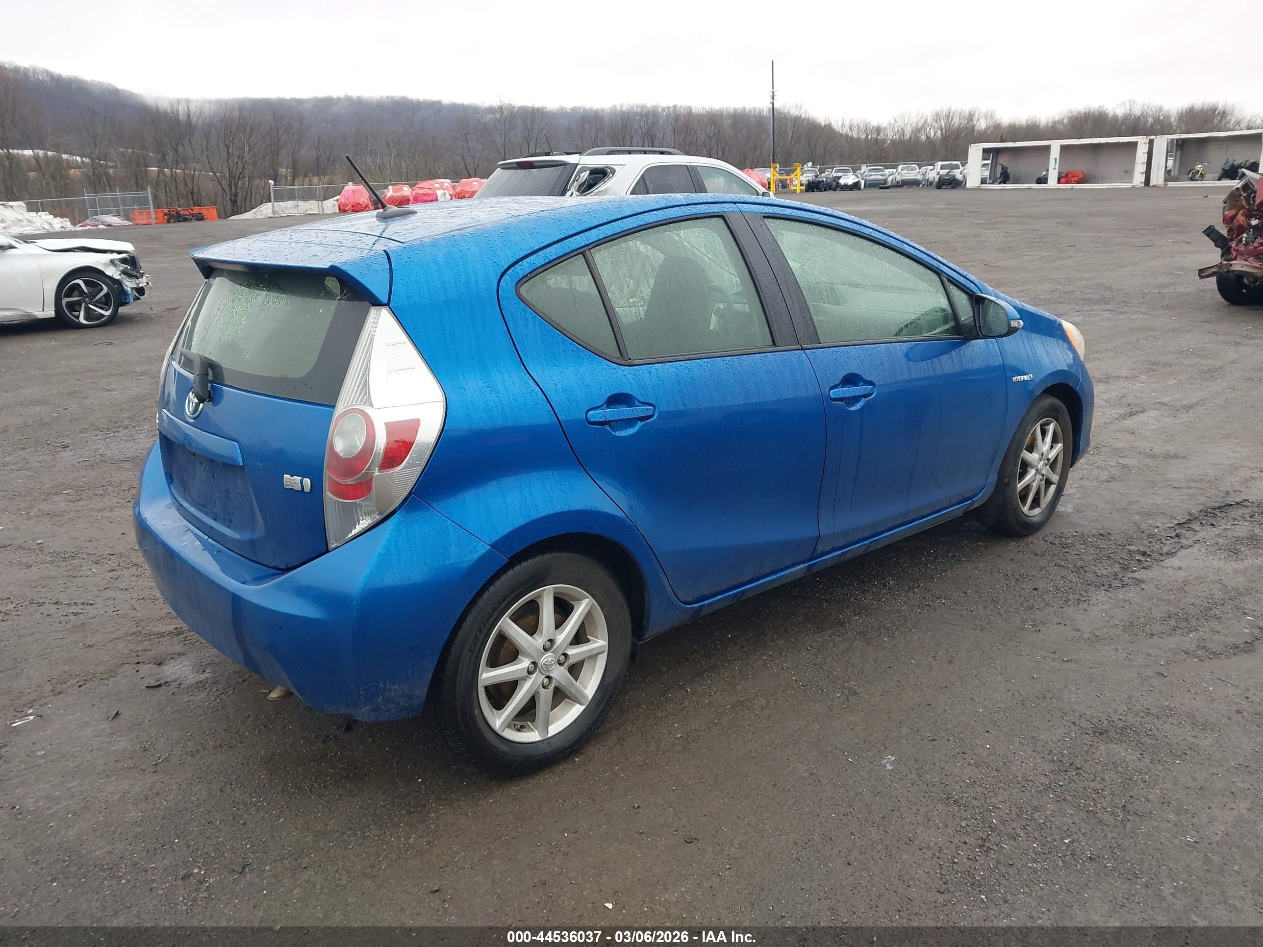 TOYOTA PRIUS image 4