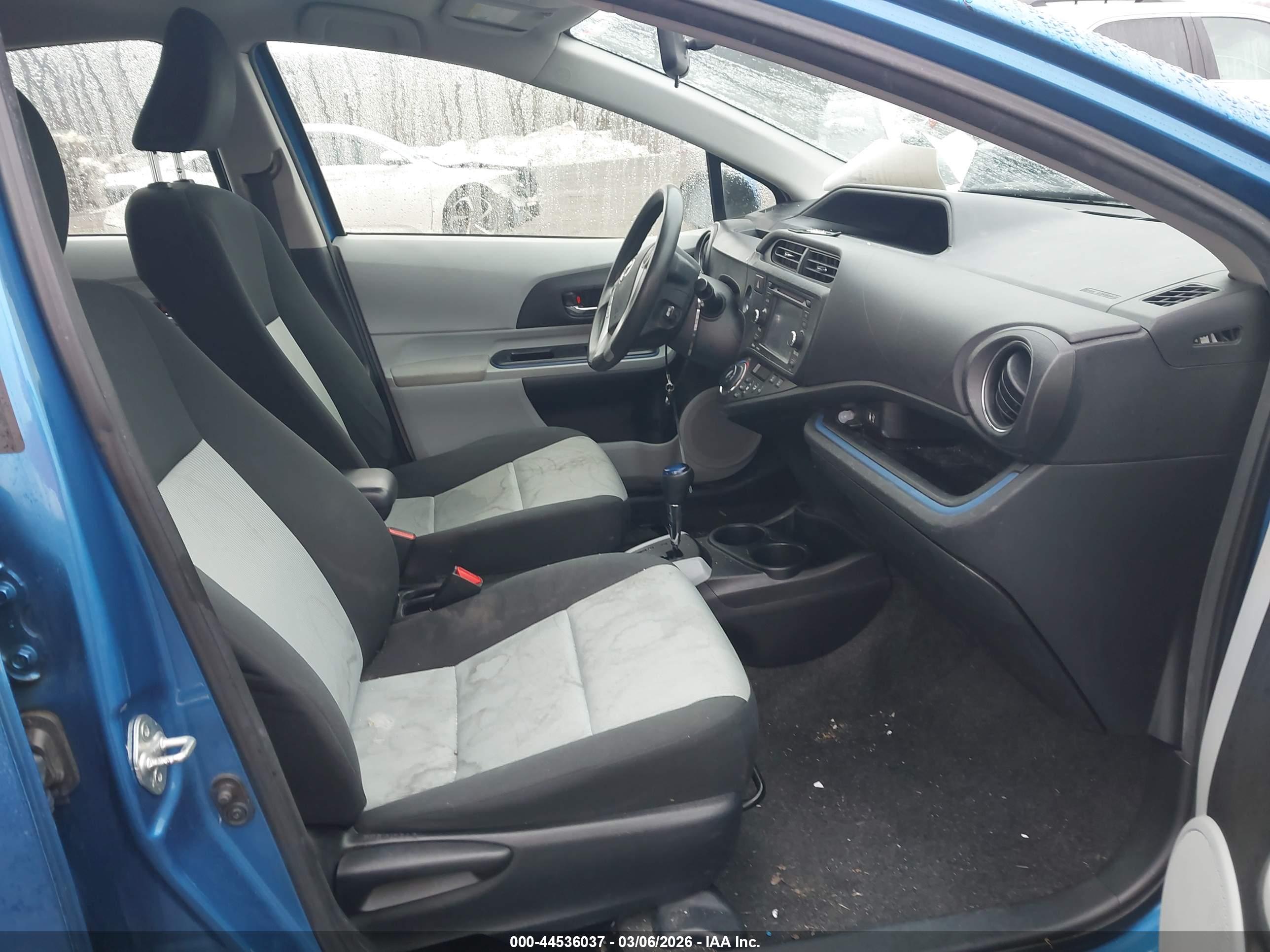TOYOTA PRIUS image 5