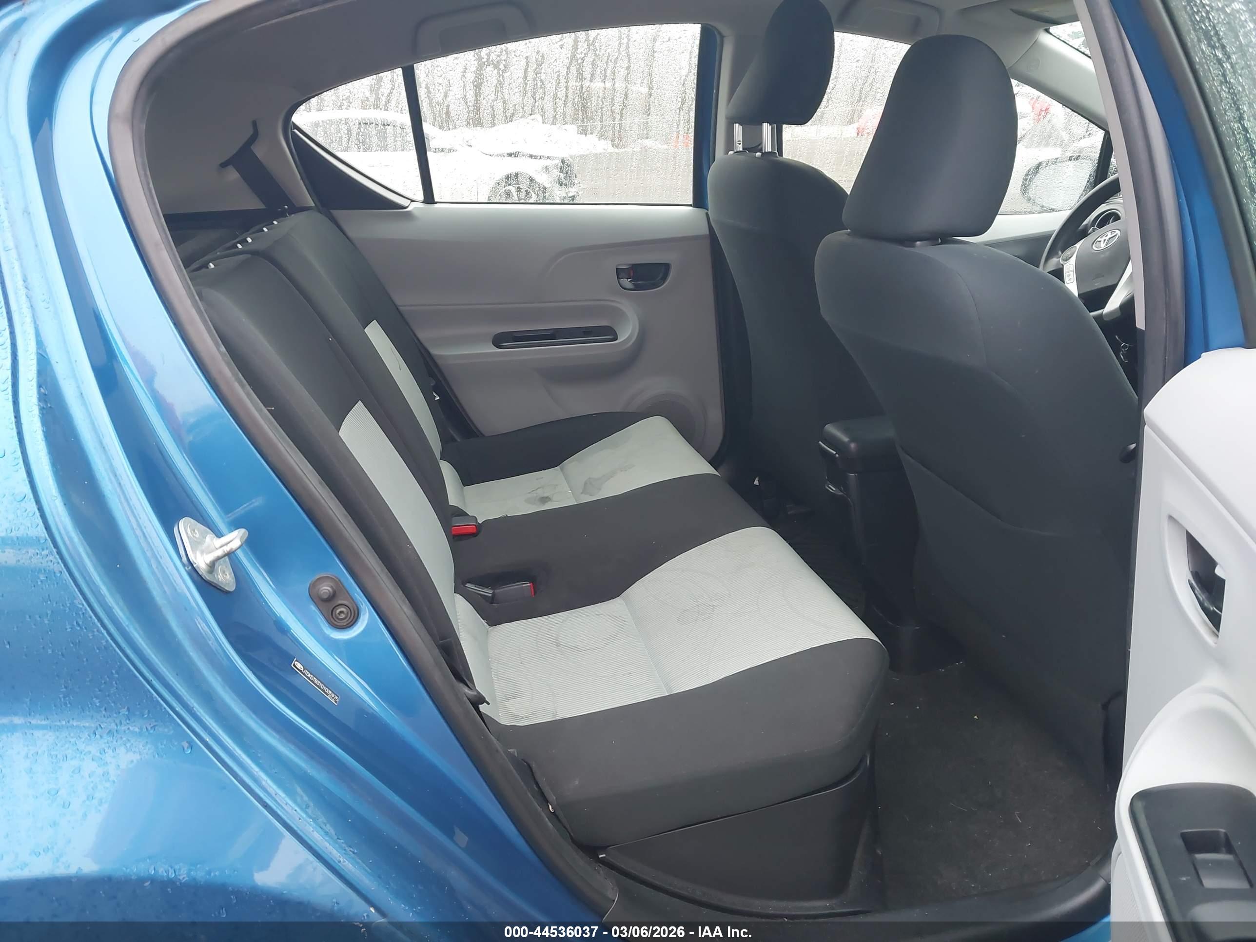 TOYOTA PRIUS image 8