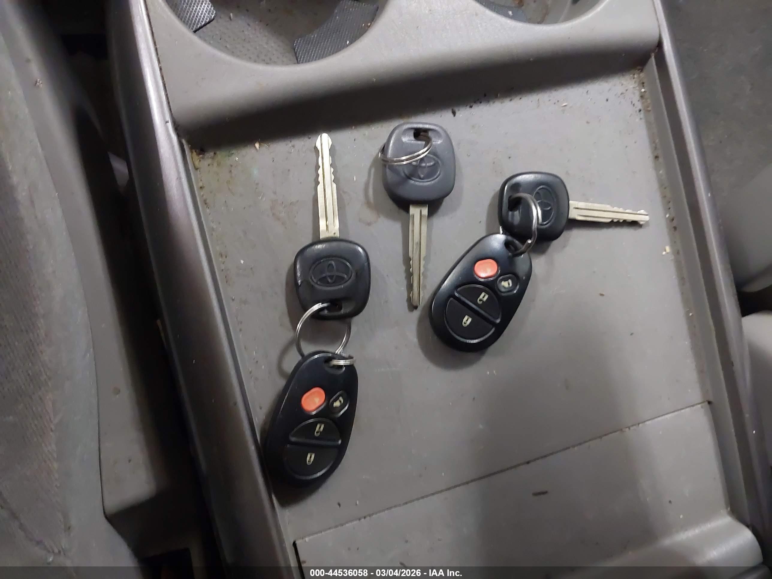 TOYOTA SIENNA image 11