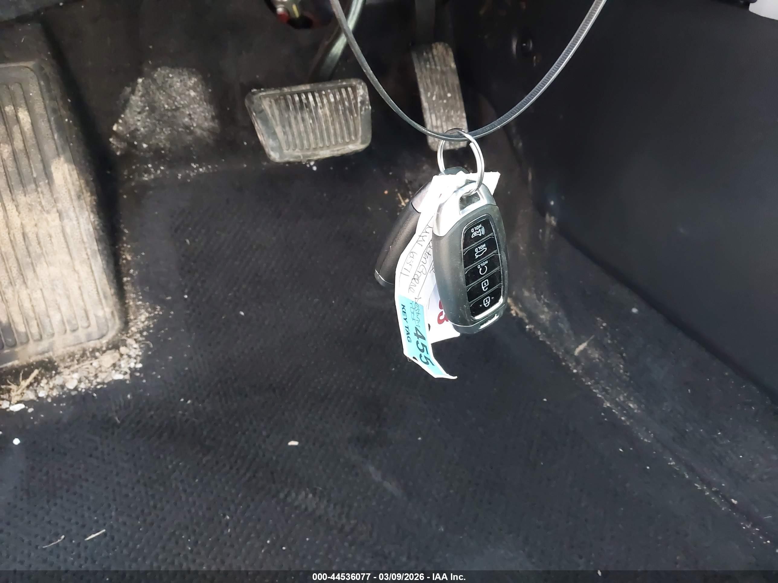 HYUNDAI ELANTRA image 11