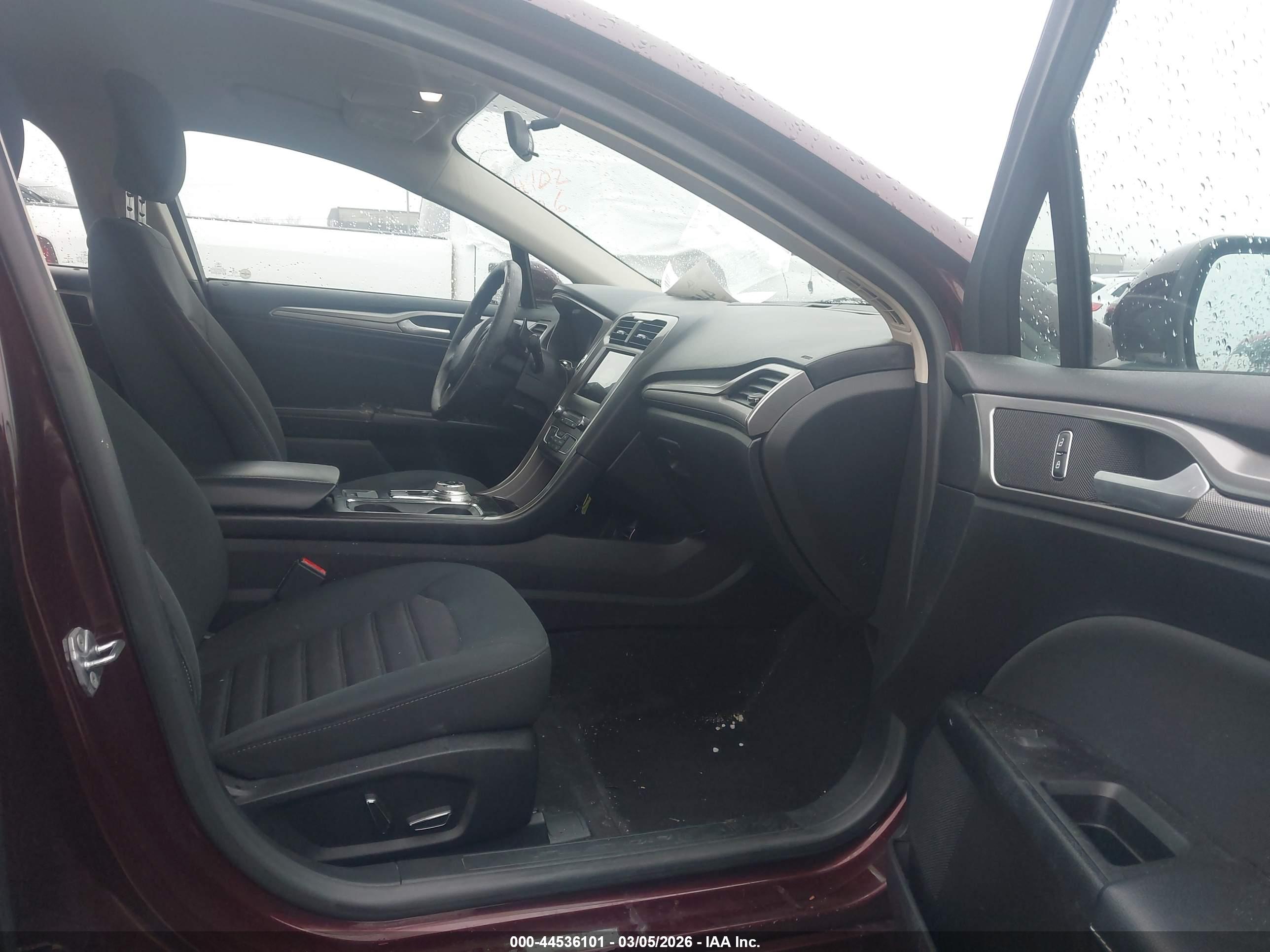 FORD FUSION image 5