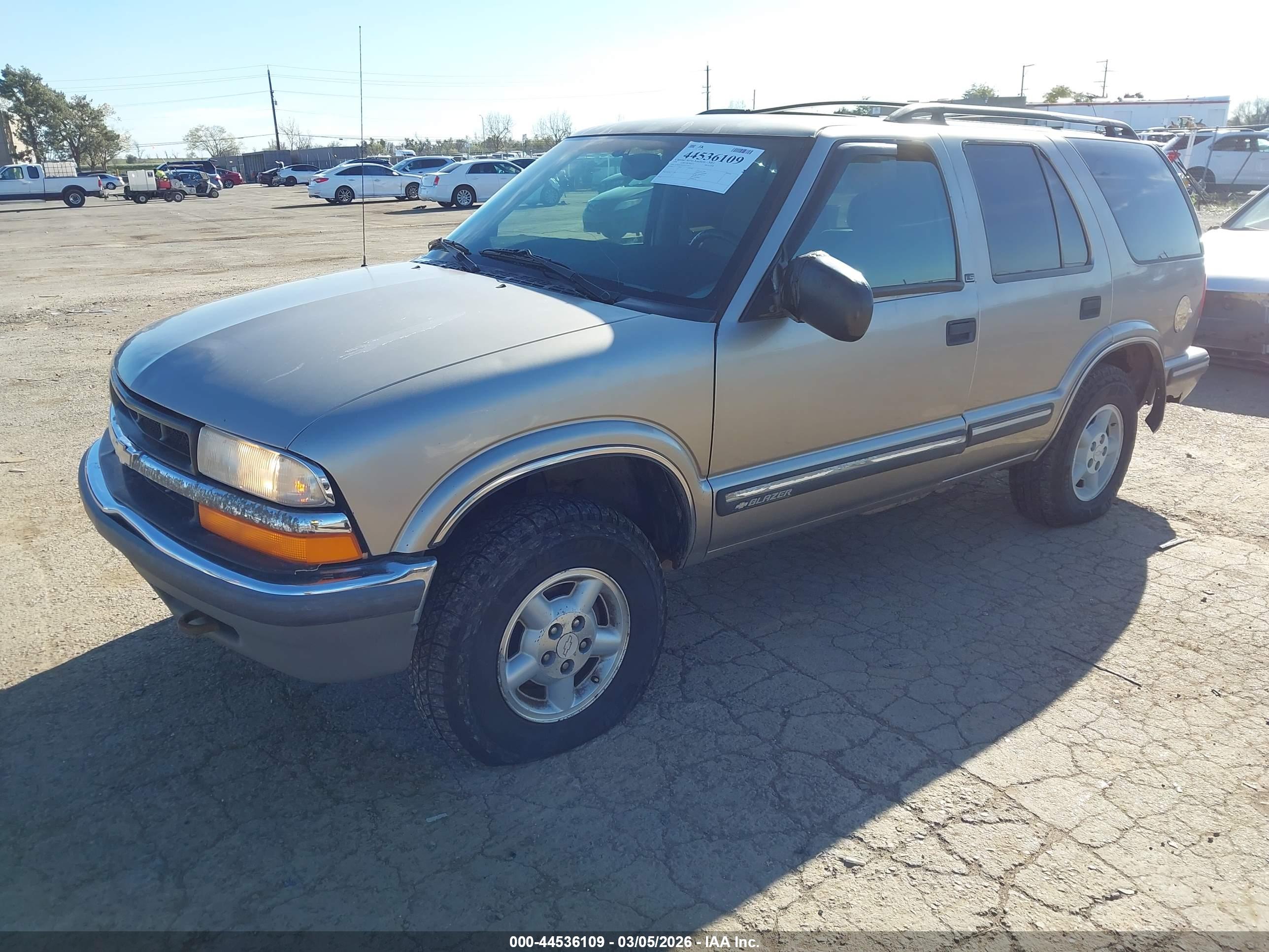 CHEVROLET BLAZER image 2