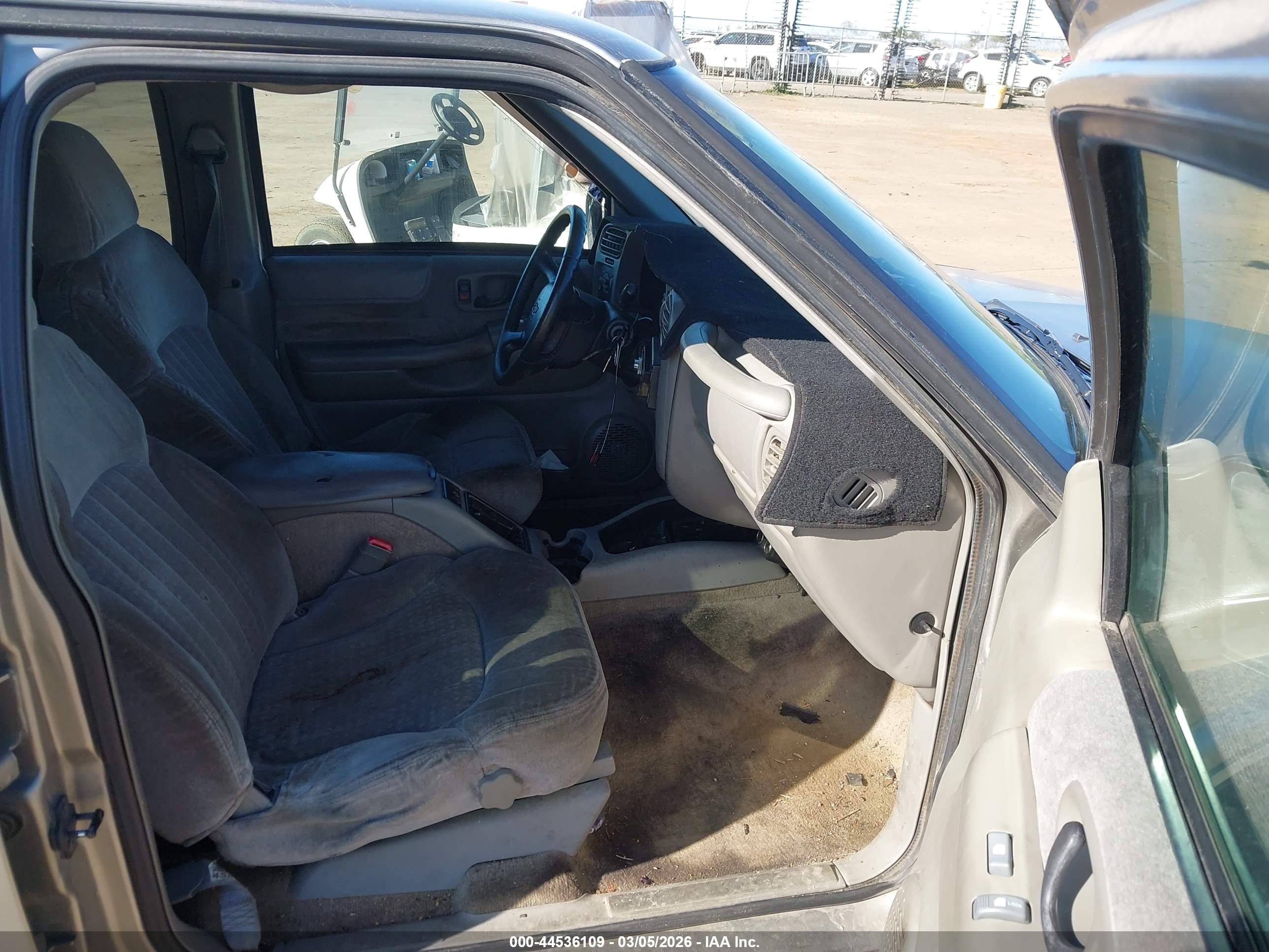 CHEVROLET BLAZER image 5