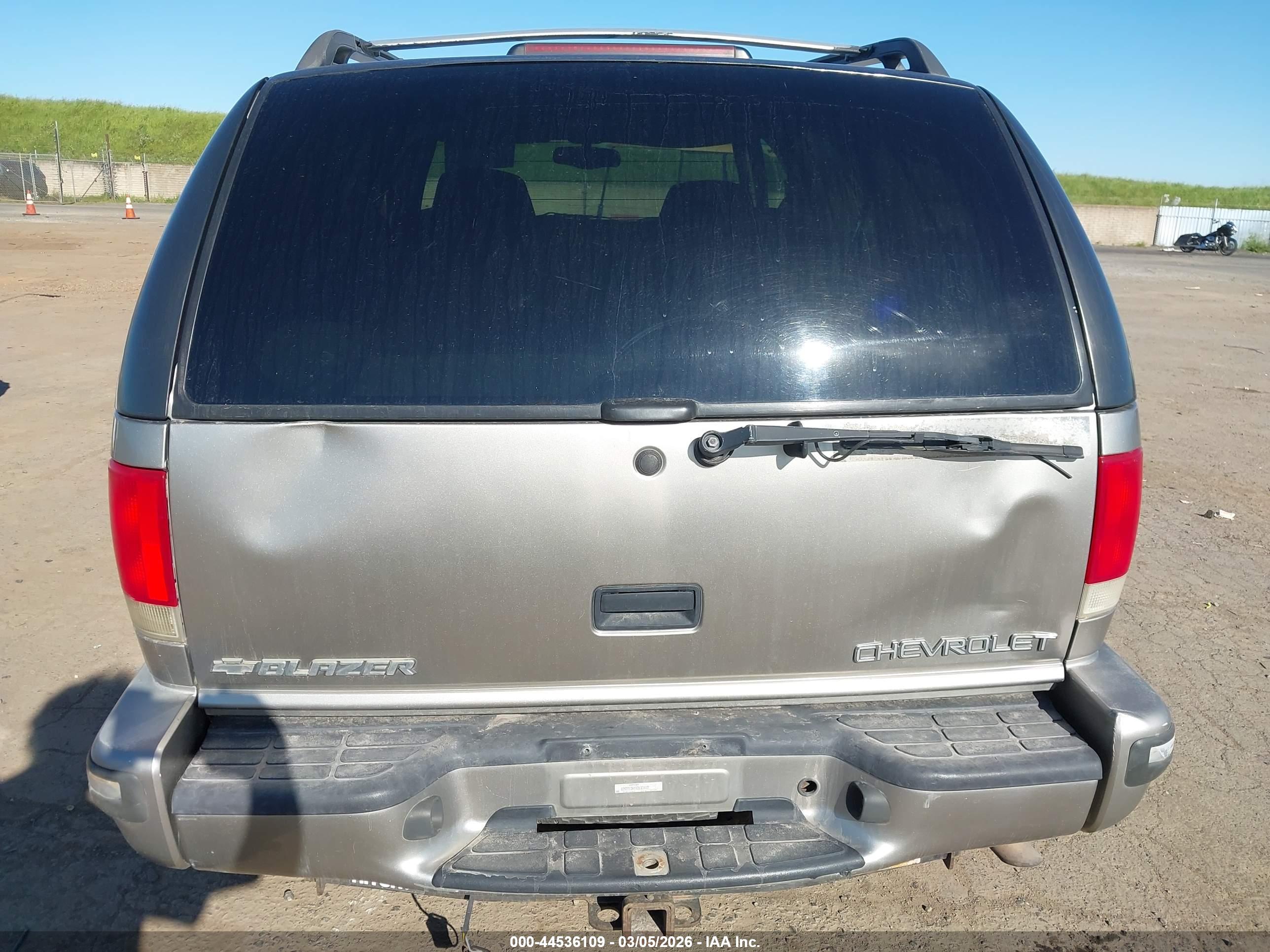 CHEVROLET BLAZER image 6