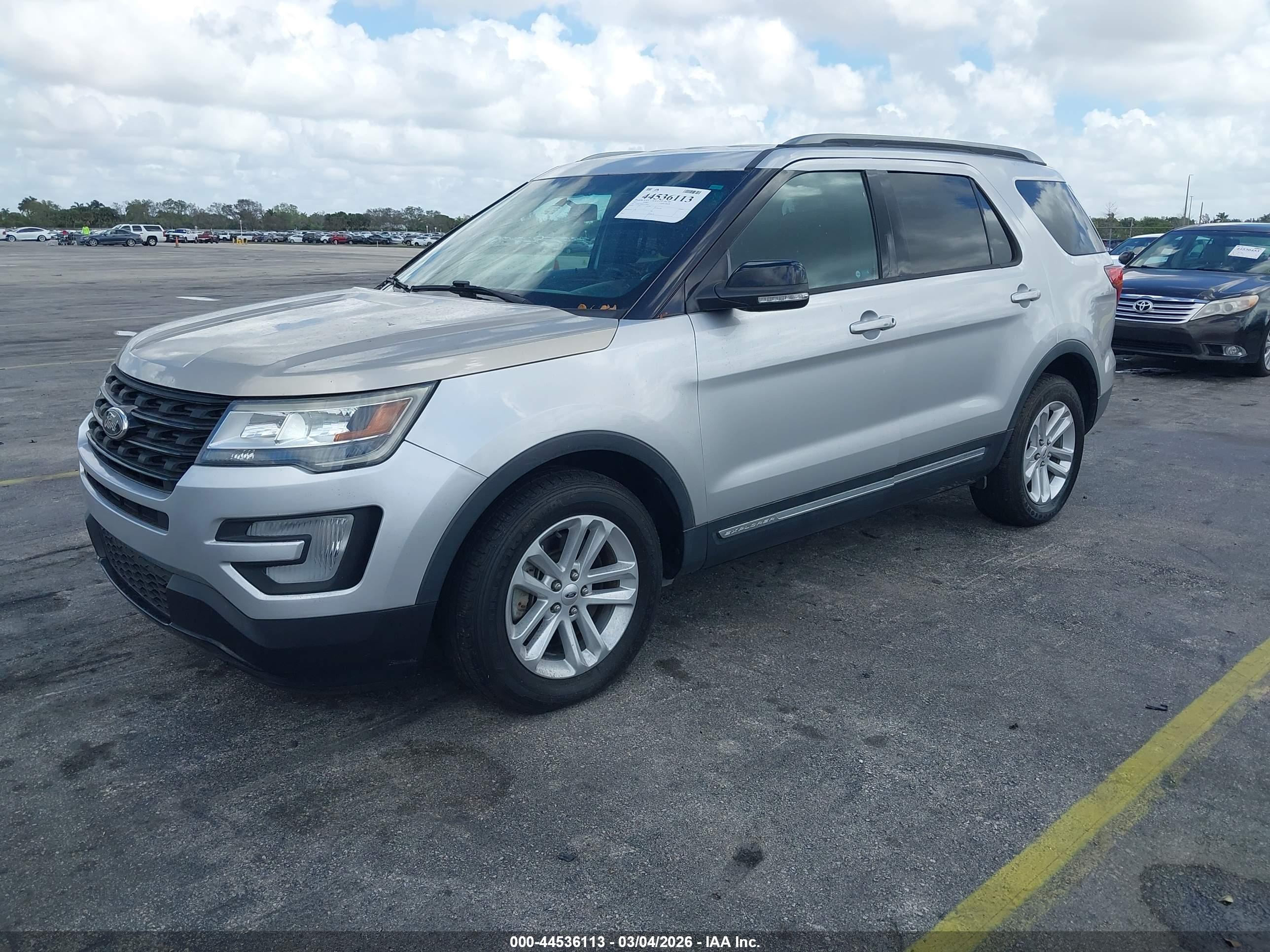 FORD EXPLORER image 2