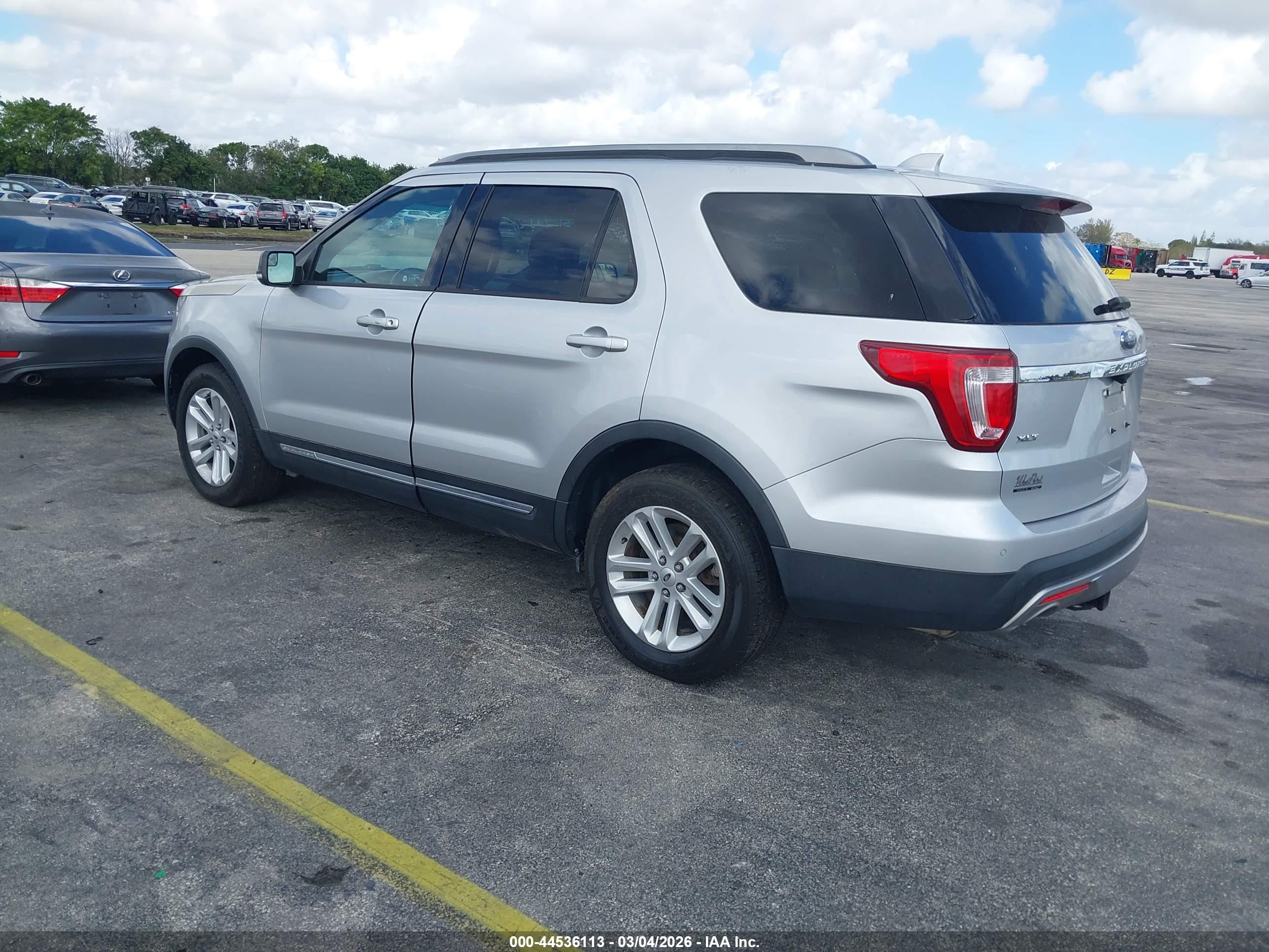 FORD EXPLORER image 3