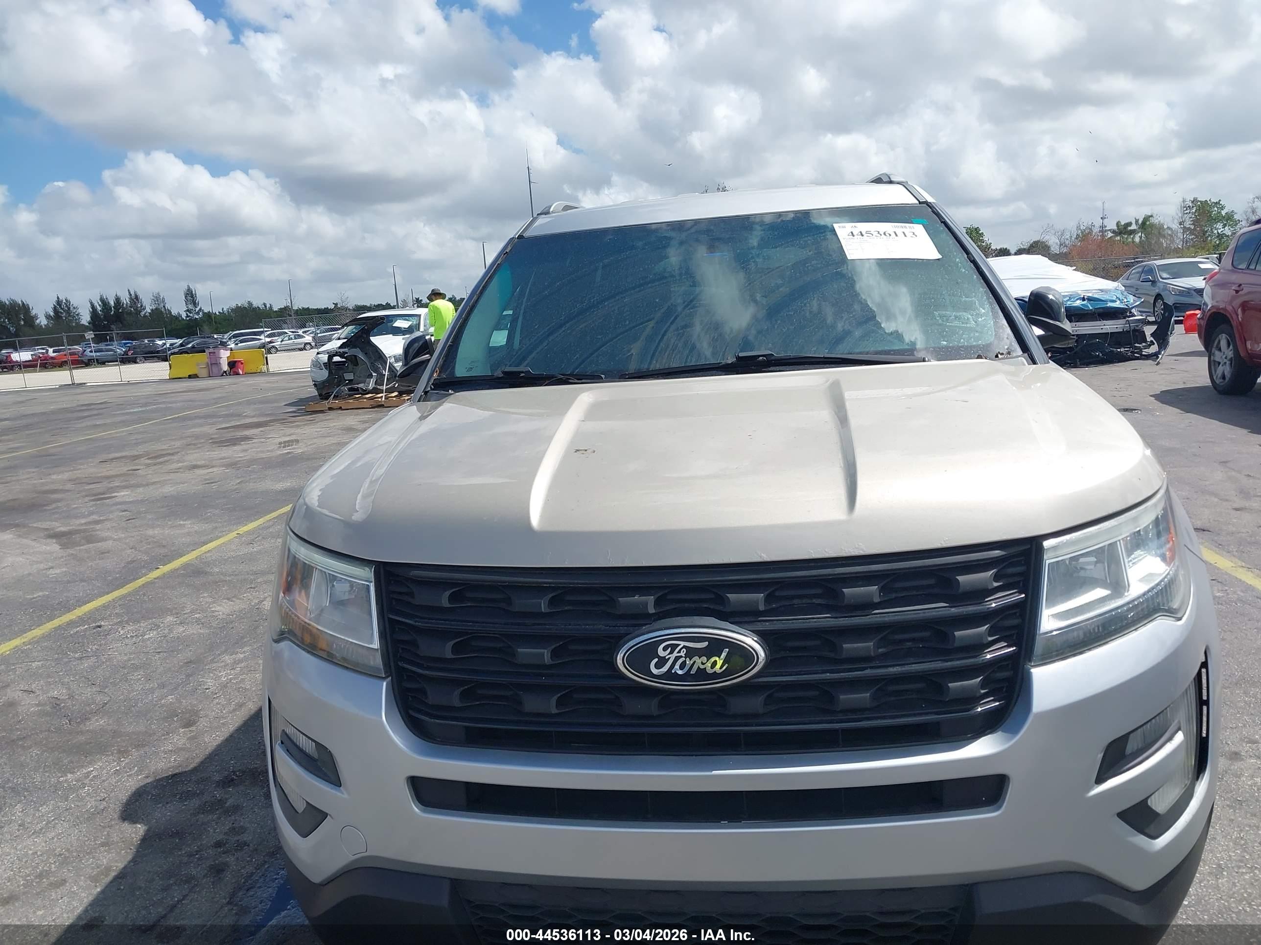 FORD EXPLORER image 6