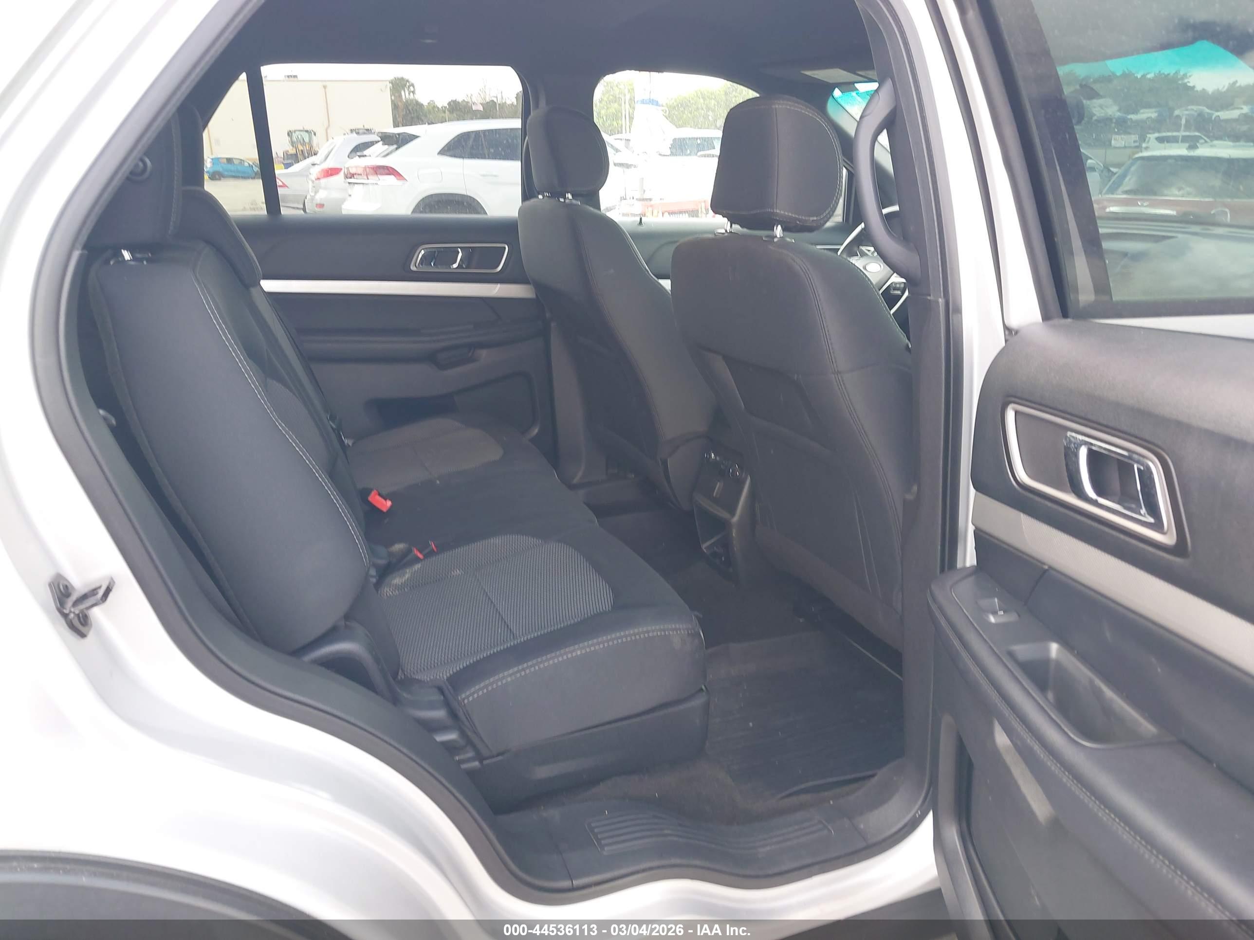 FORD EXPLORER image 8