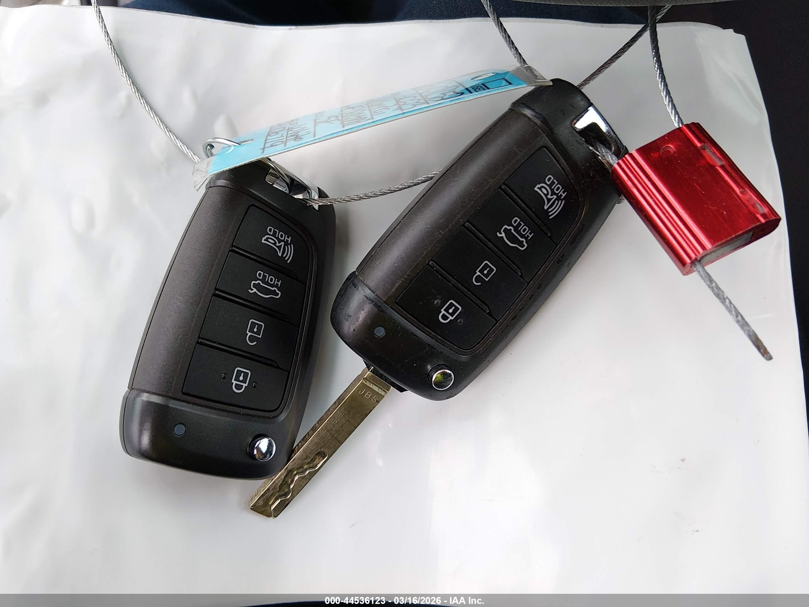 HYUNDAI ELANTRA image 11