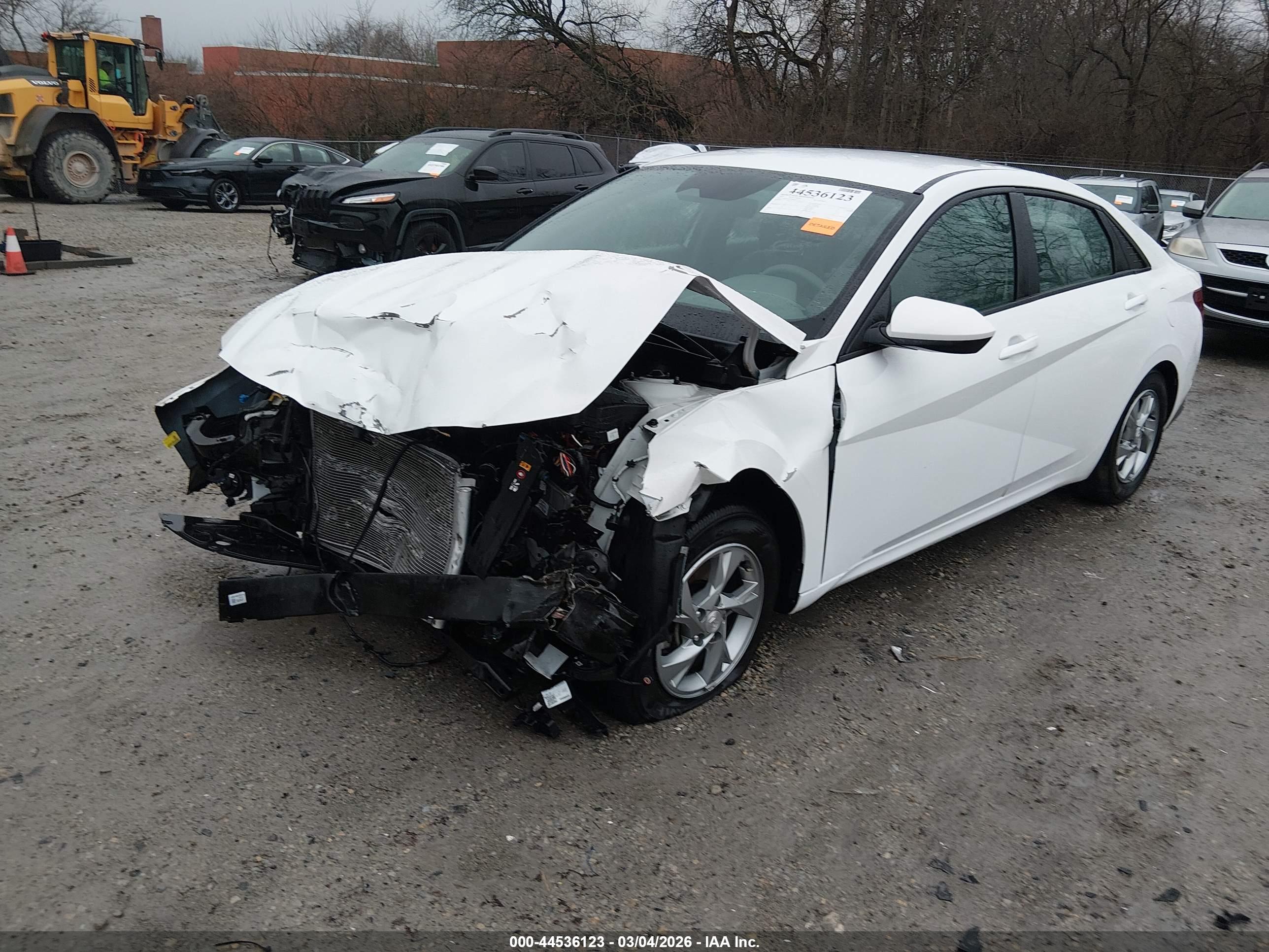 HYUNDAI ELANTRA image 2
