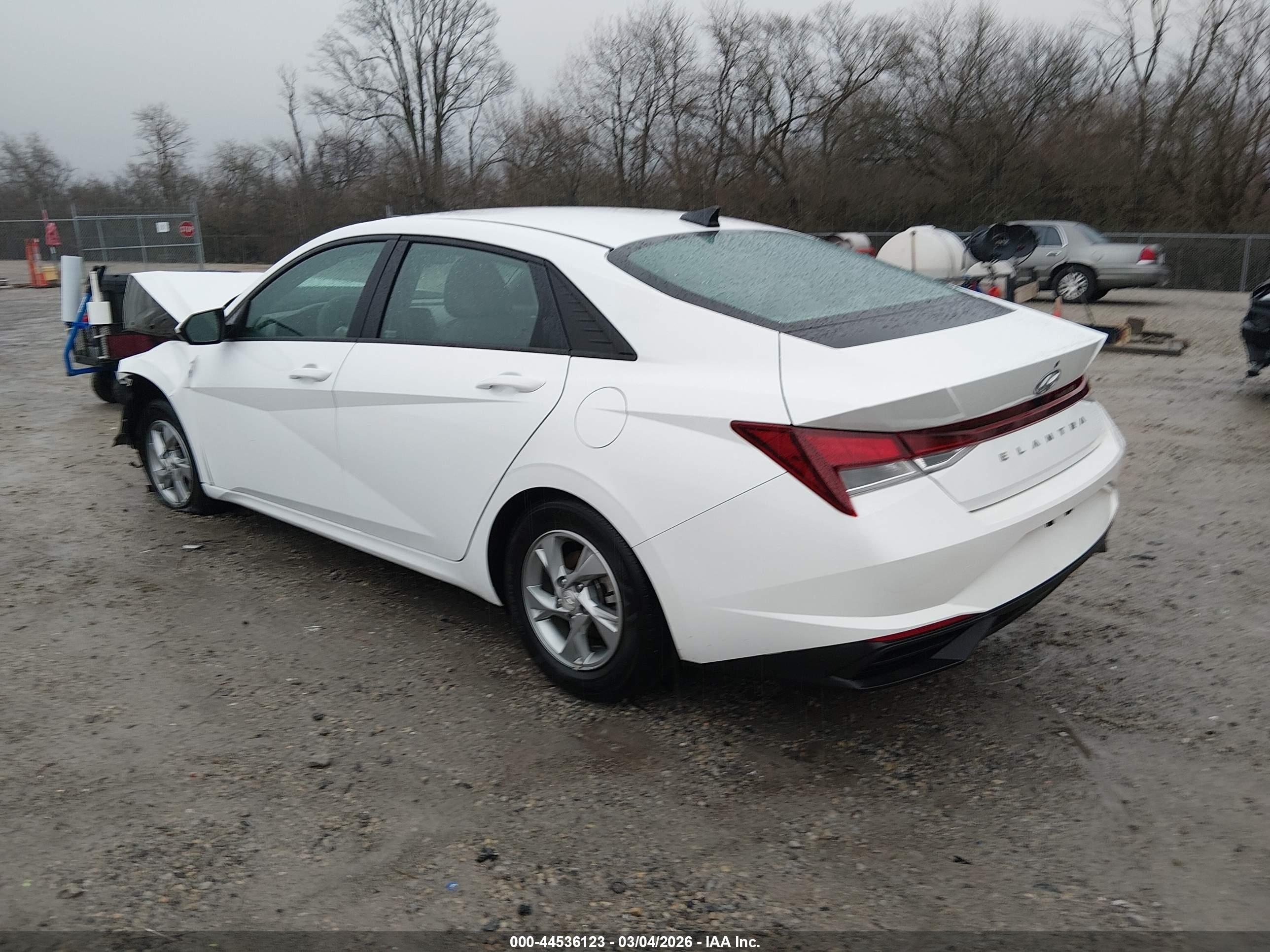 HYUNDAI ELANTRA image 3