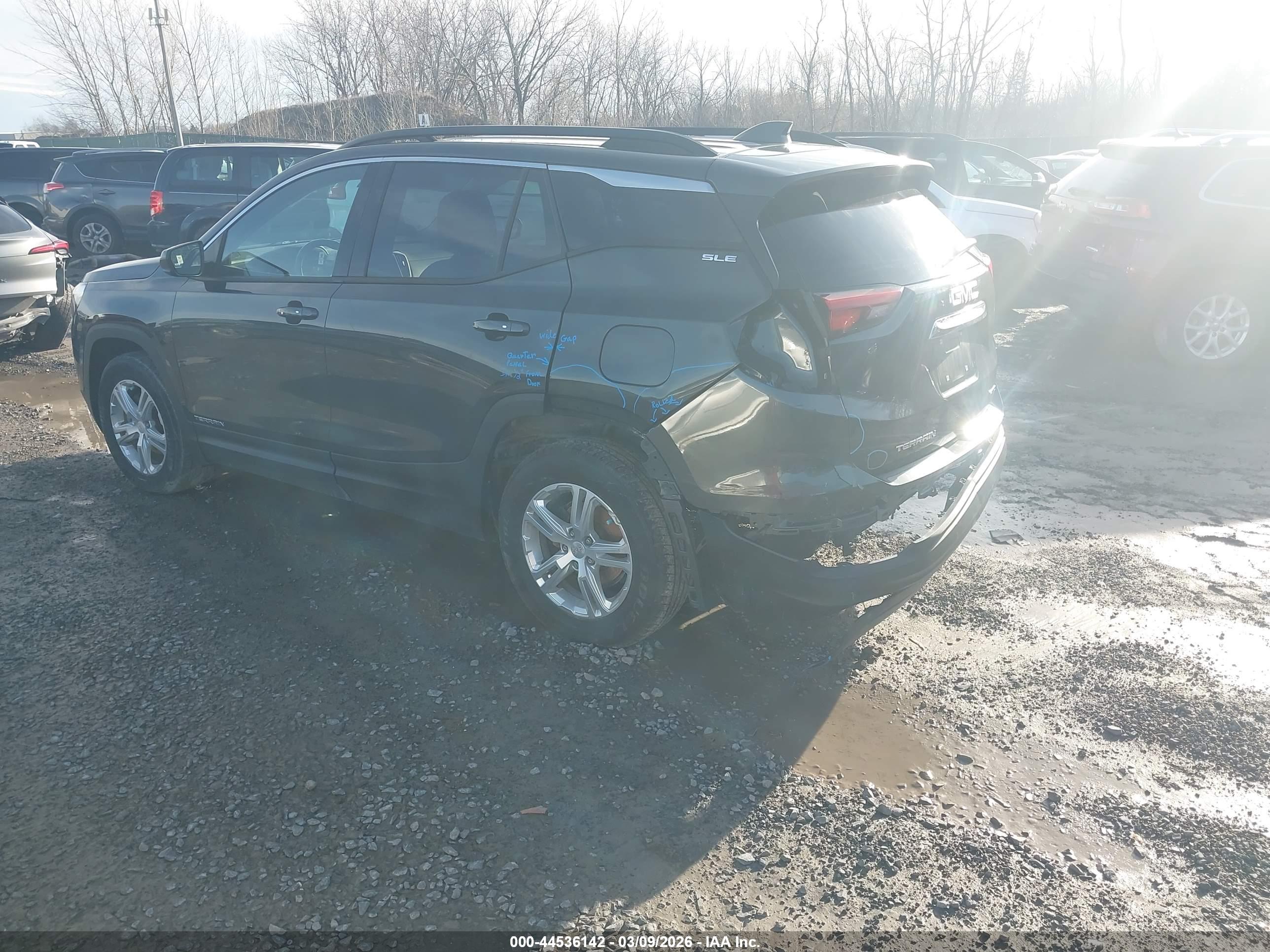 GMC TERRAIN image 3