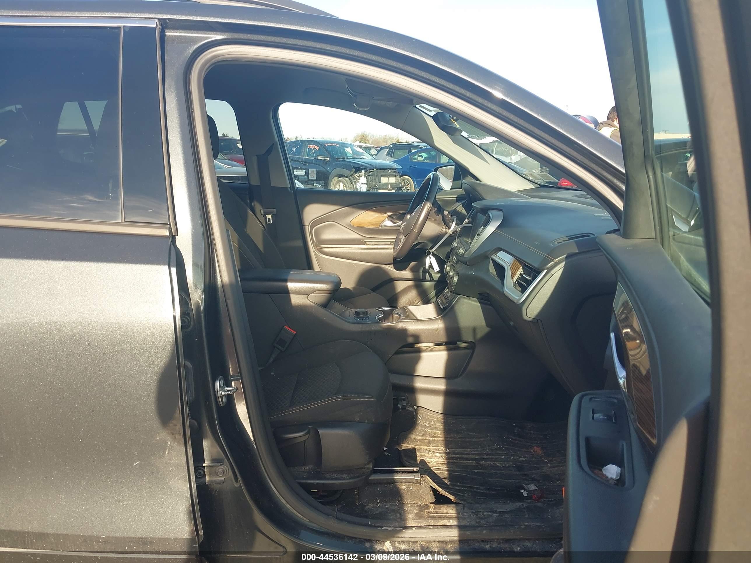 GMC TERRAIN image 5