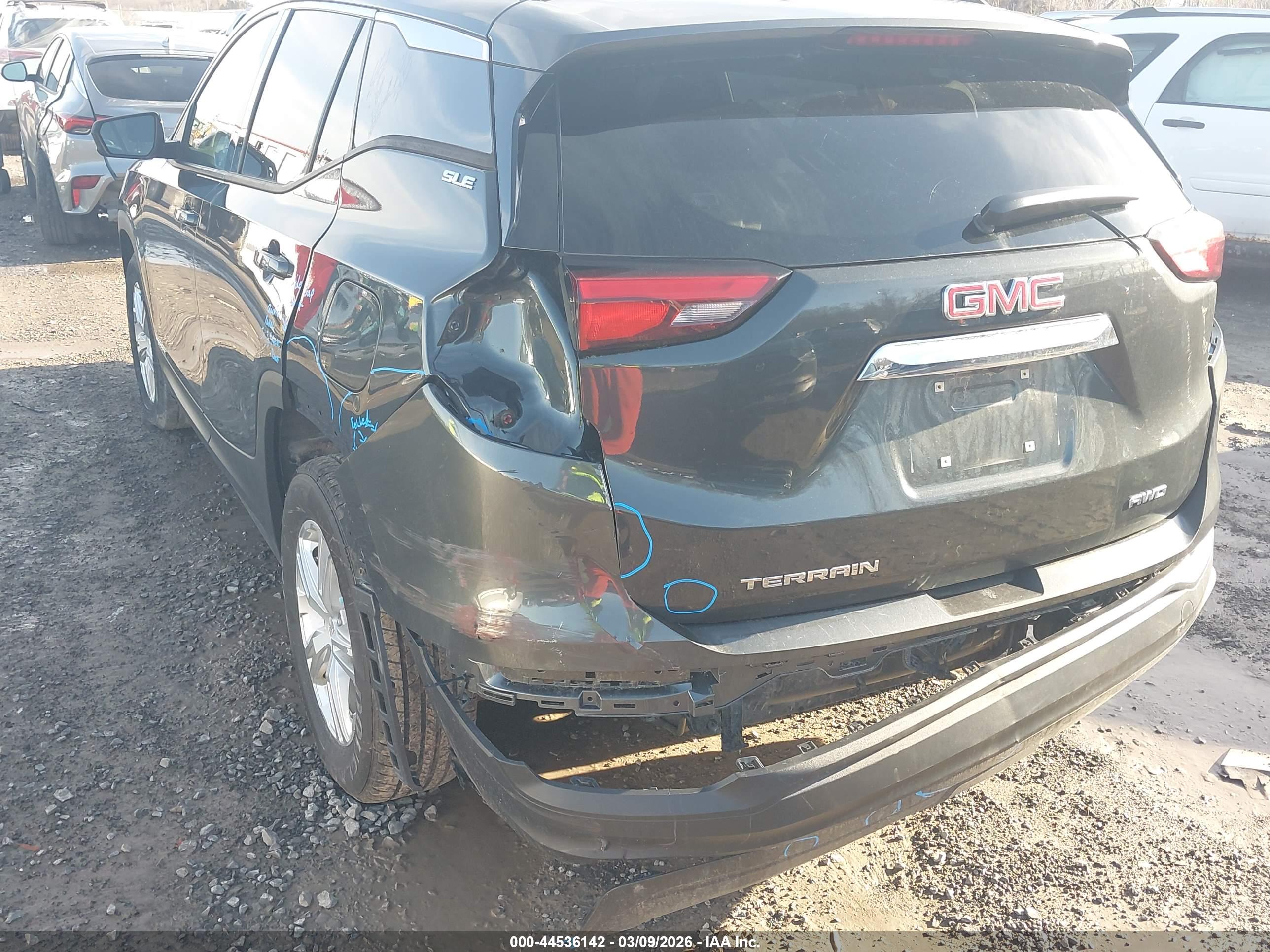 GMC TERRAIN image 6