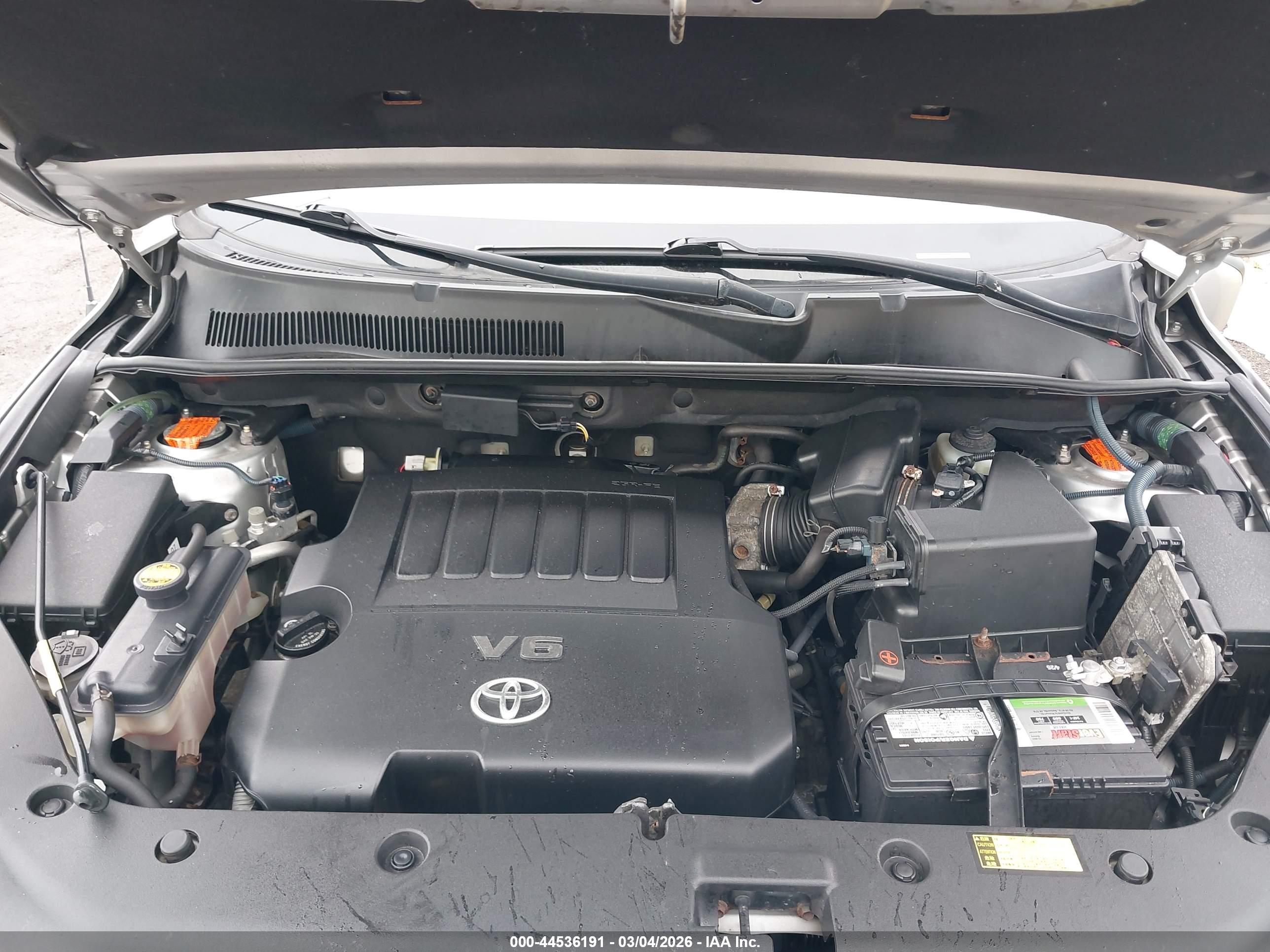 TOYOTA RAV4 image 10