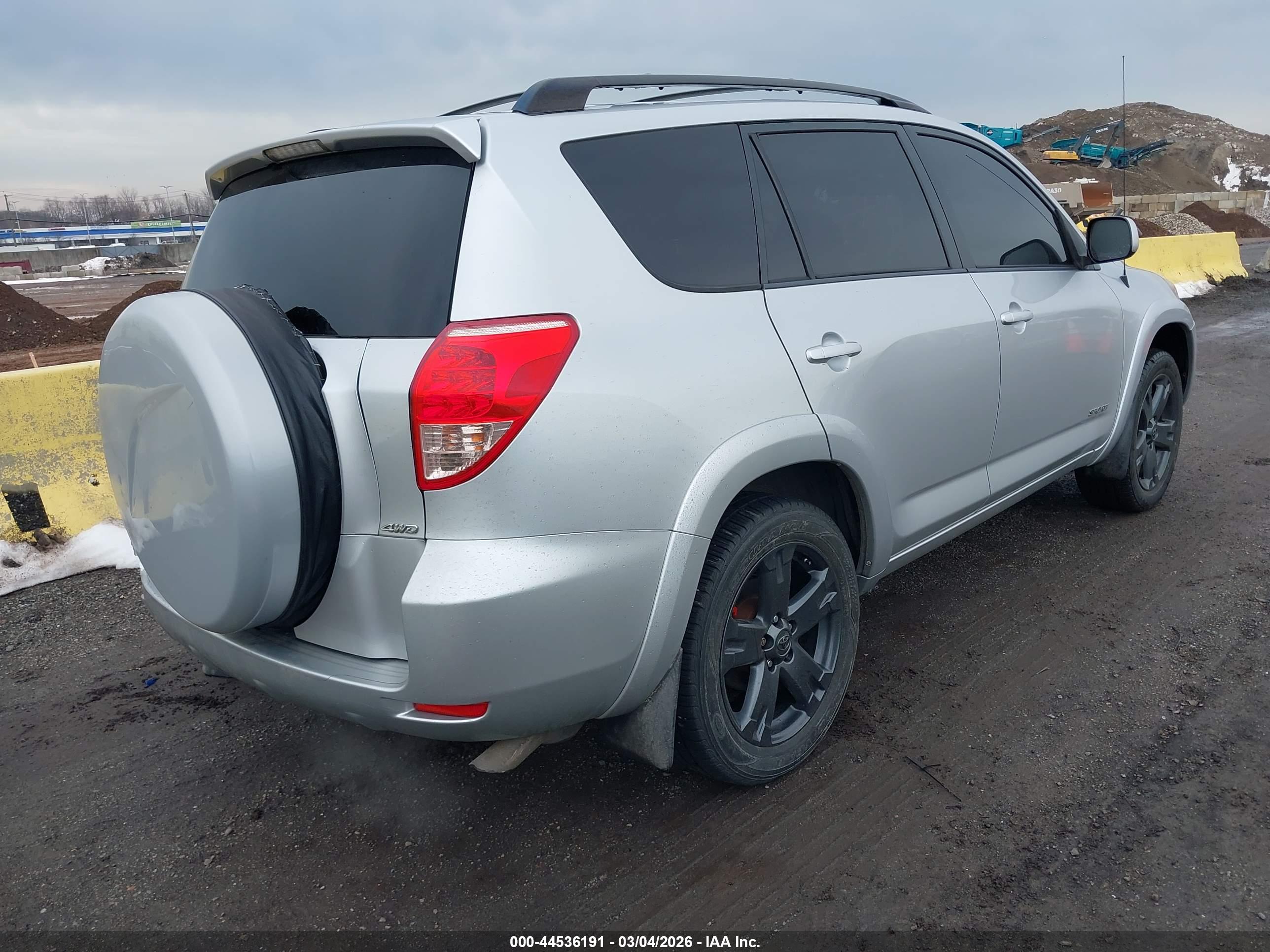 TOYOTA RAV4 image 4