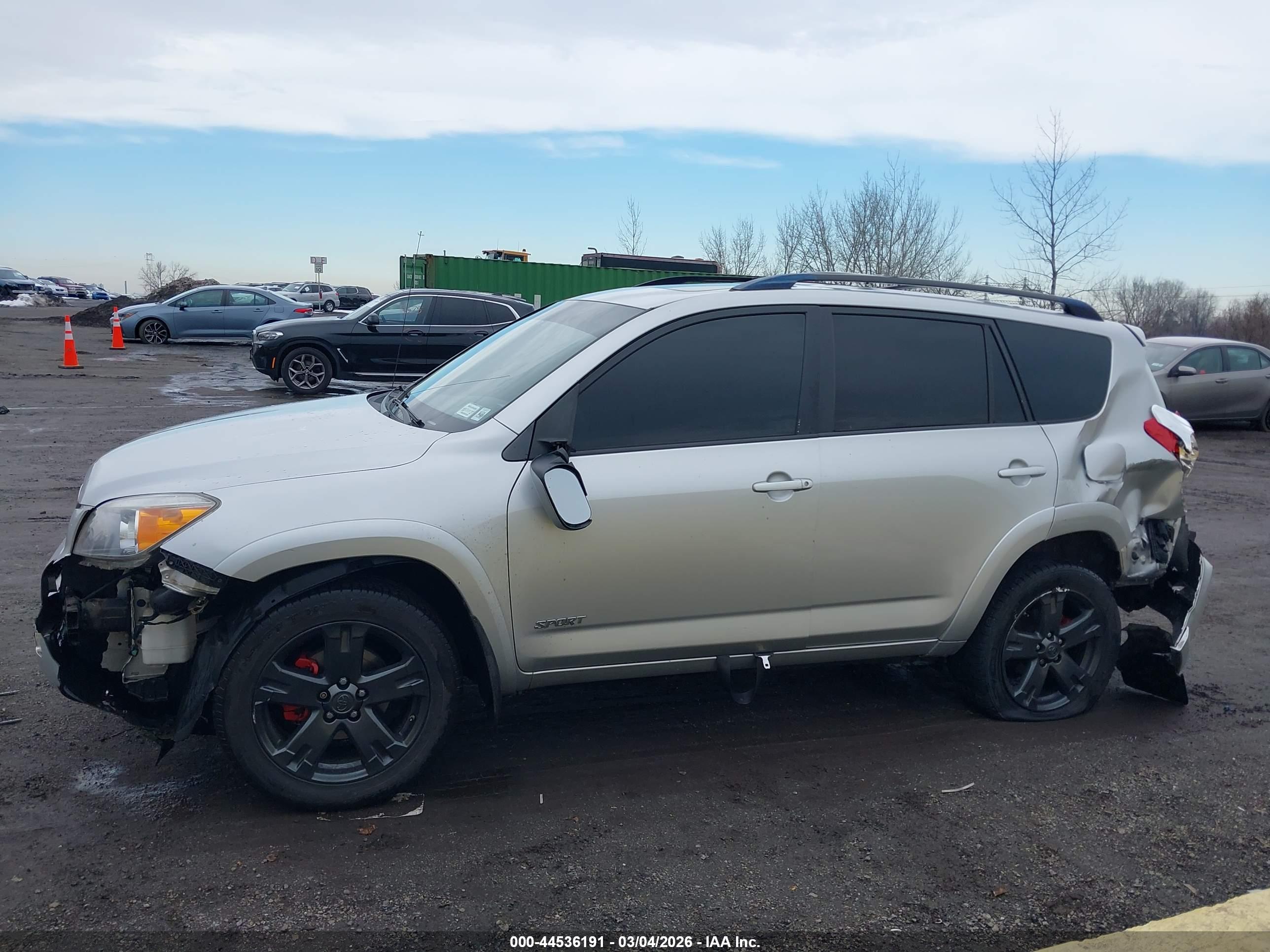 TOYOTA RAV4 image 6