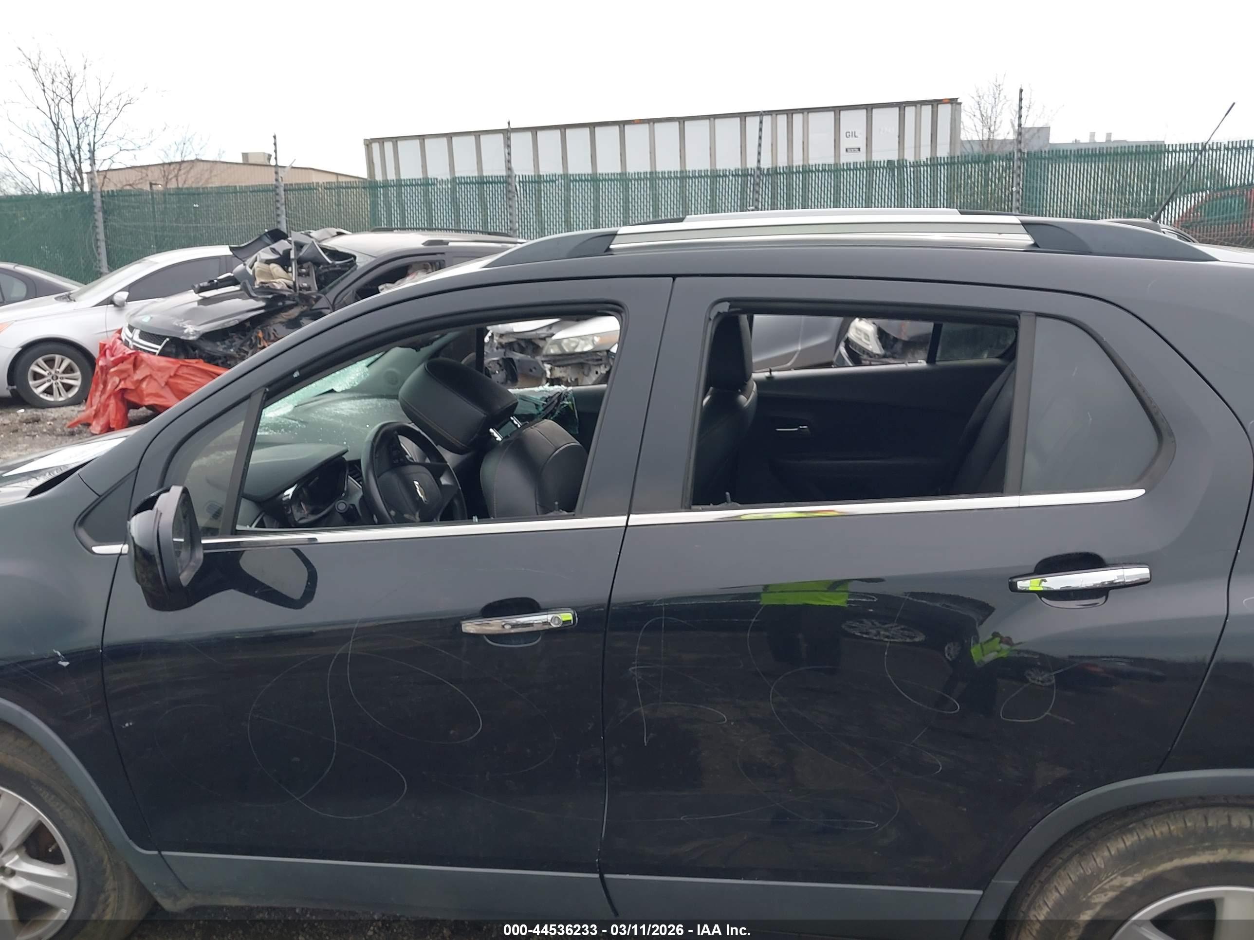 CHEVROLET TRAX image 6
