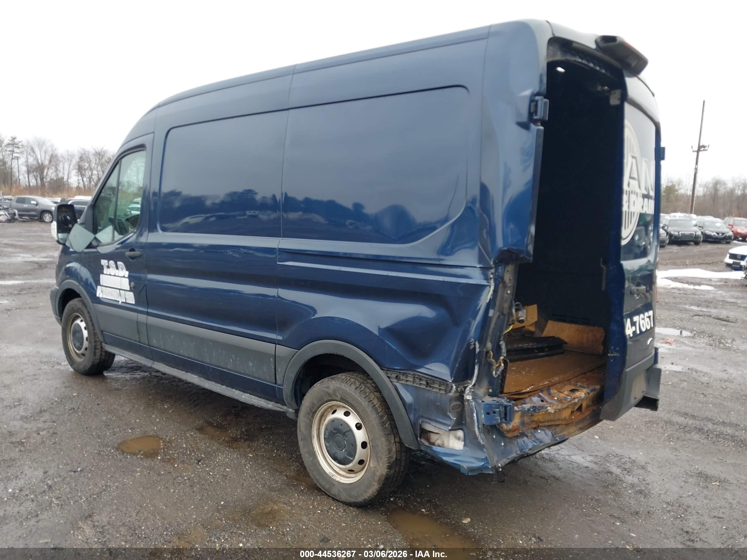 FORD TRANSIT-150 image 3