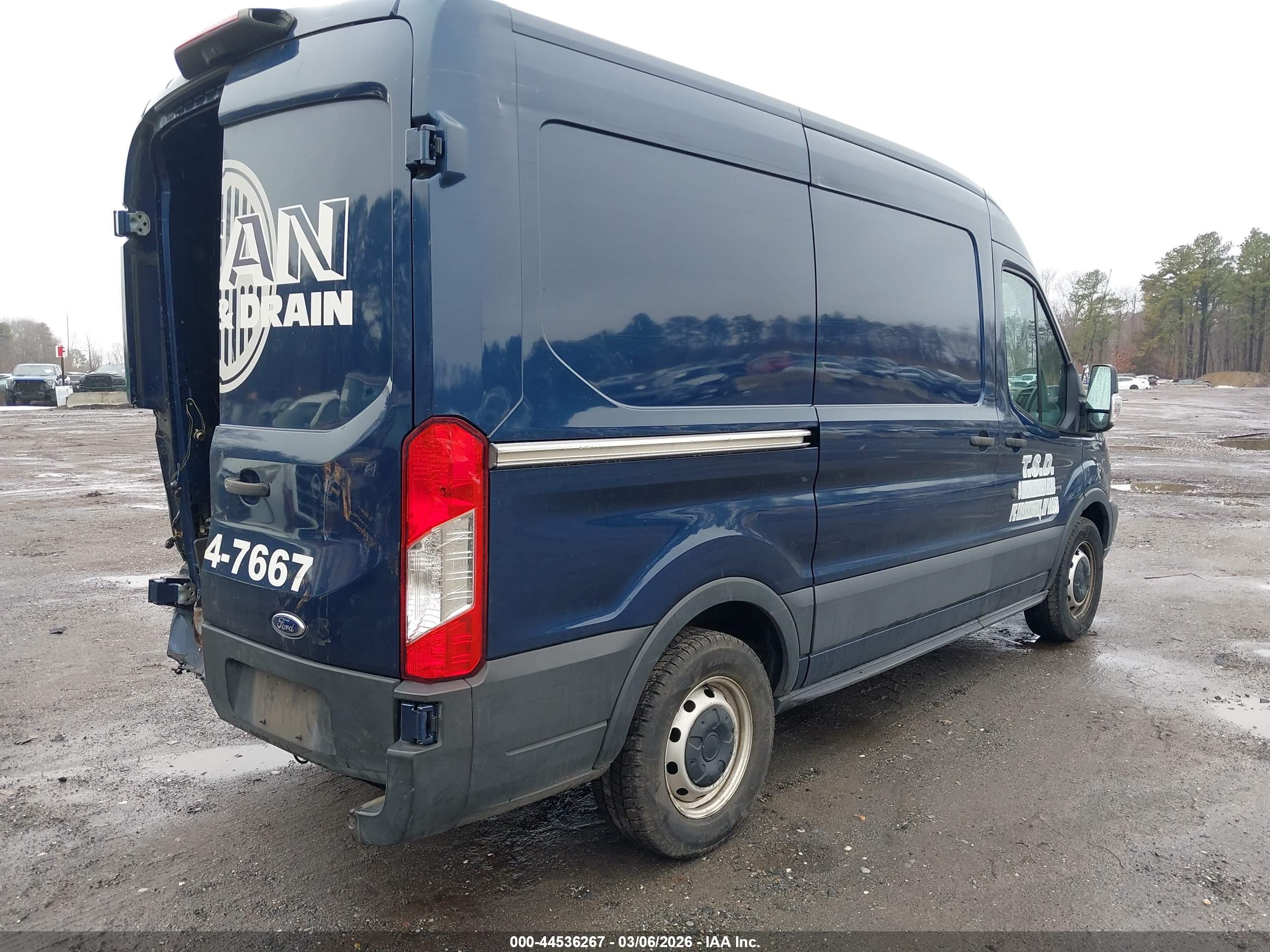 FORD TRANSIT-150 image 4