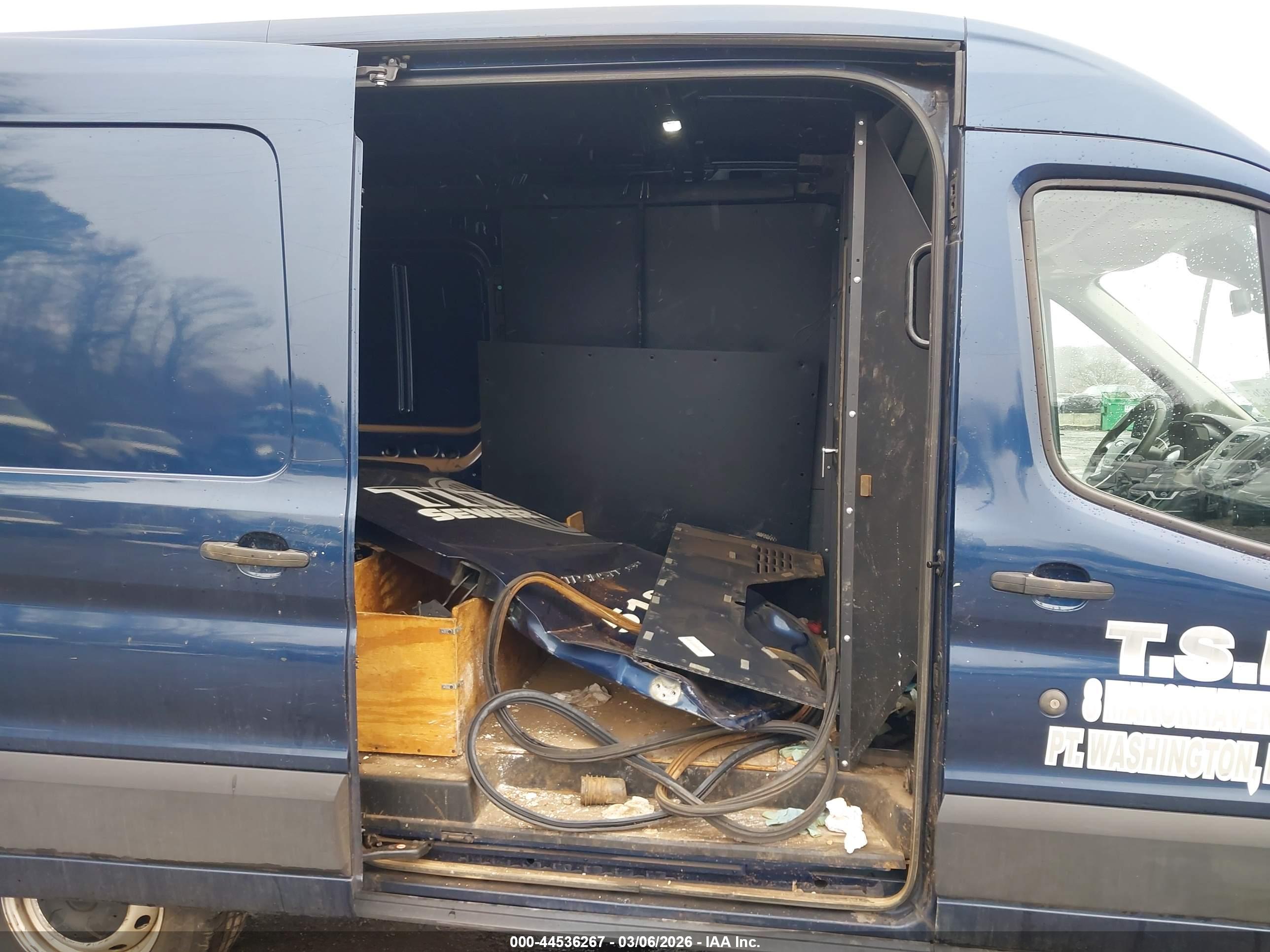 FORD TRANSIT-150 image 8