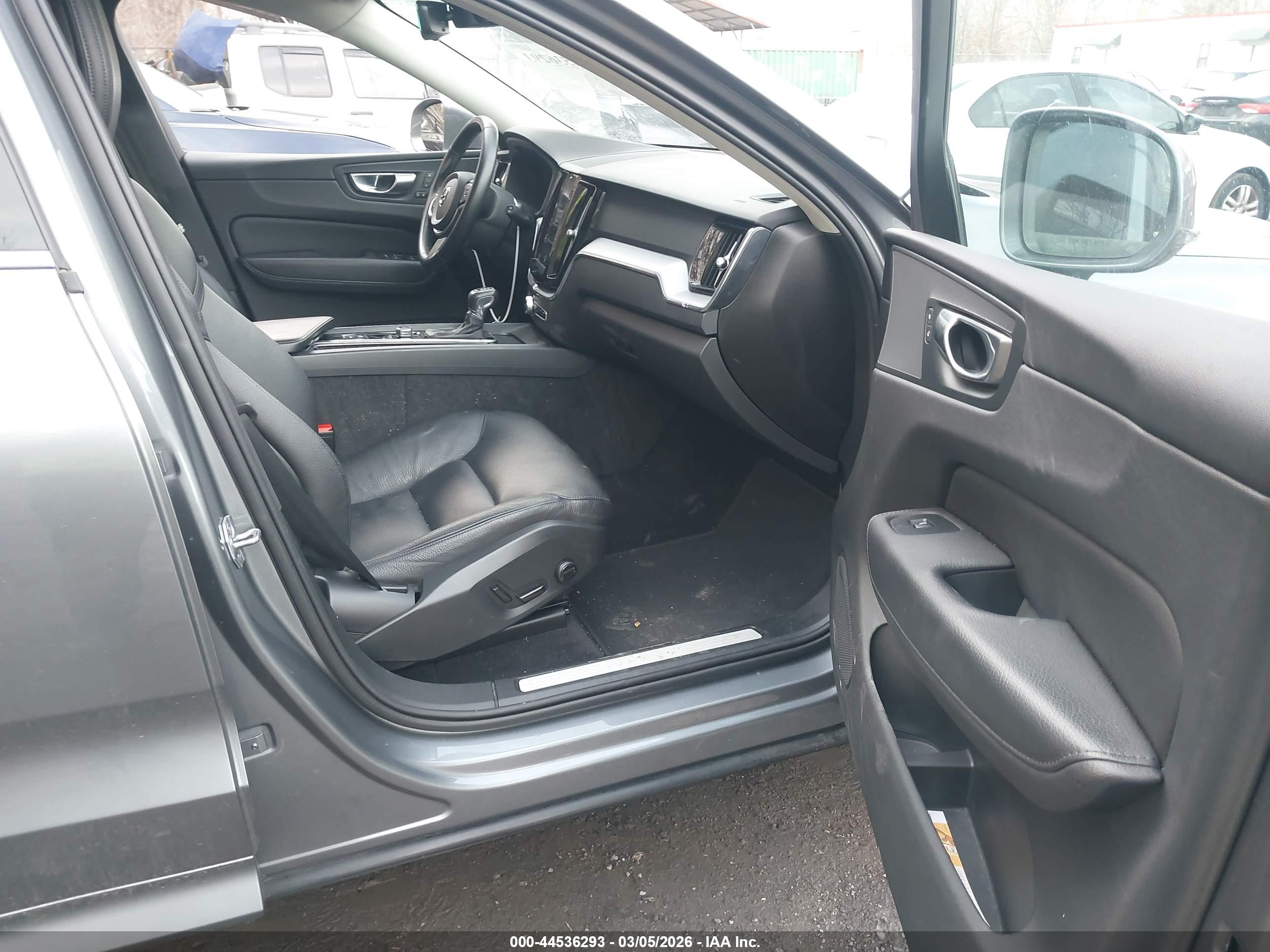 VOLVO XC60 image 5