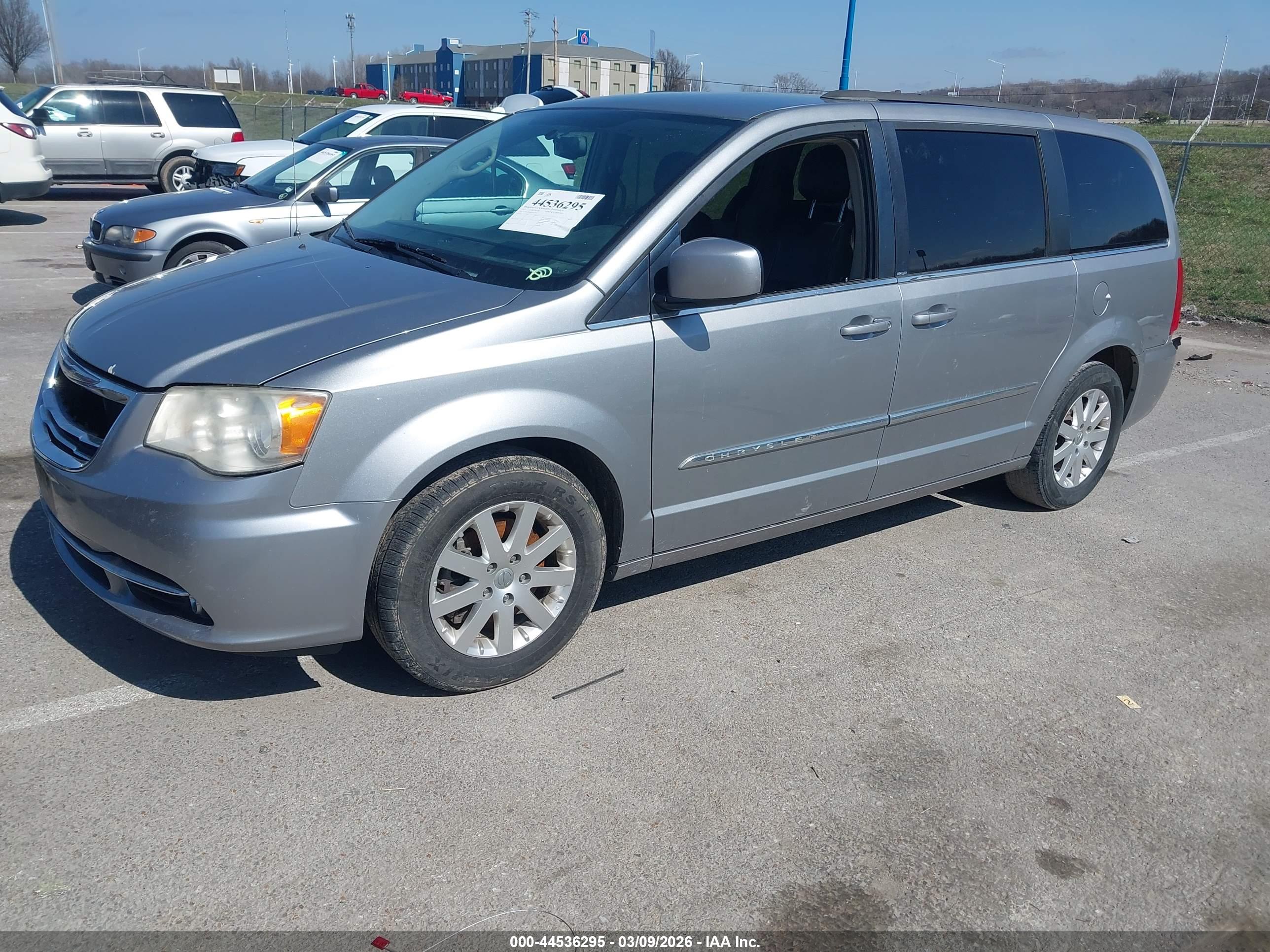 CHRYSLER TOWN image 2