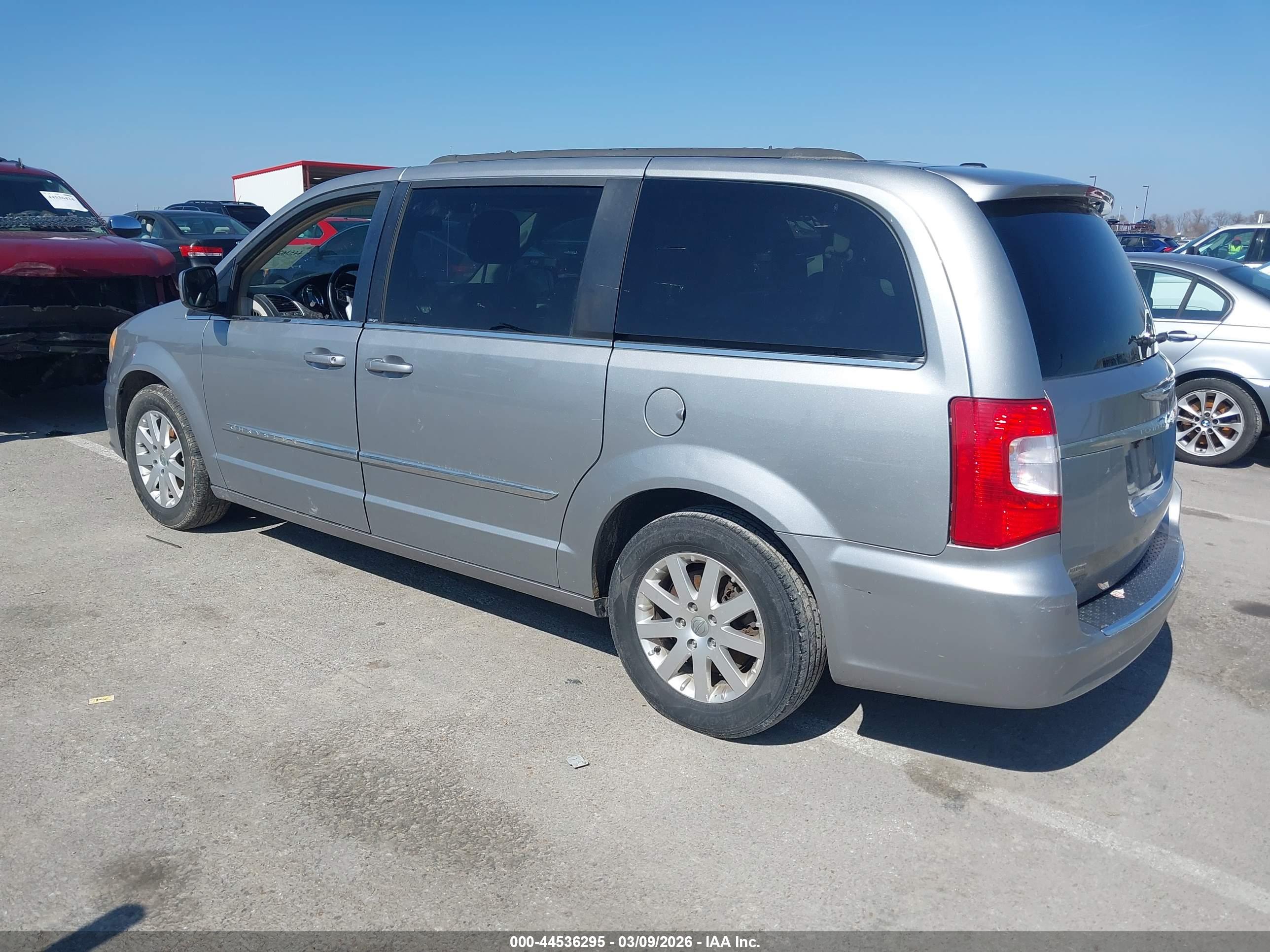 CHRYSLER TOWN image 3