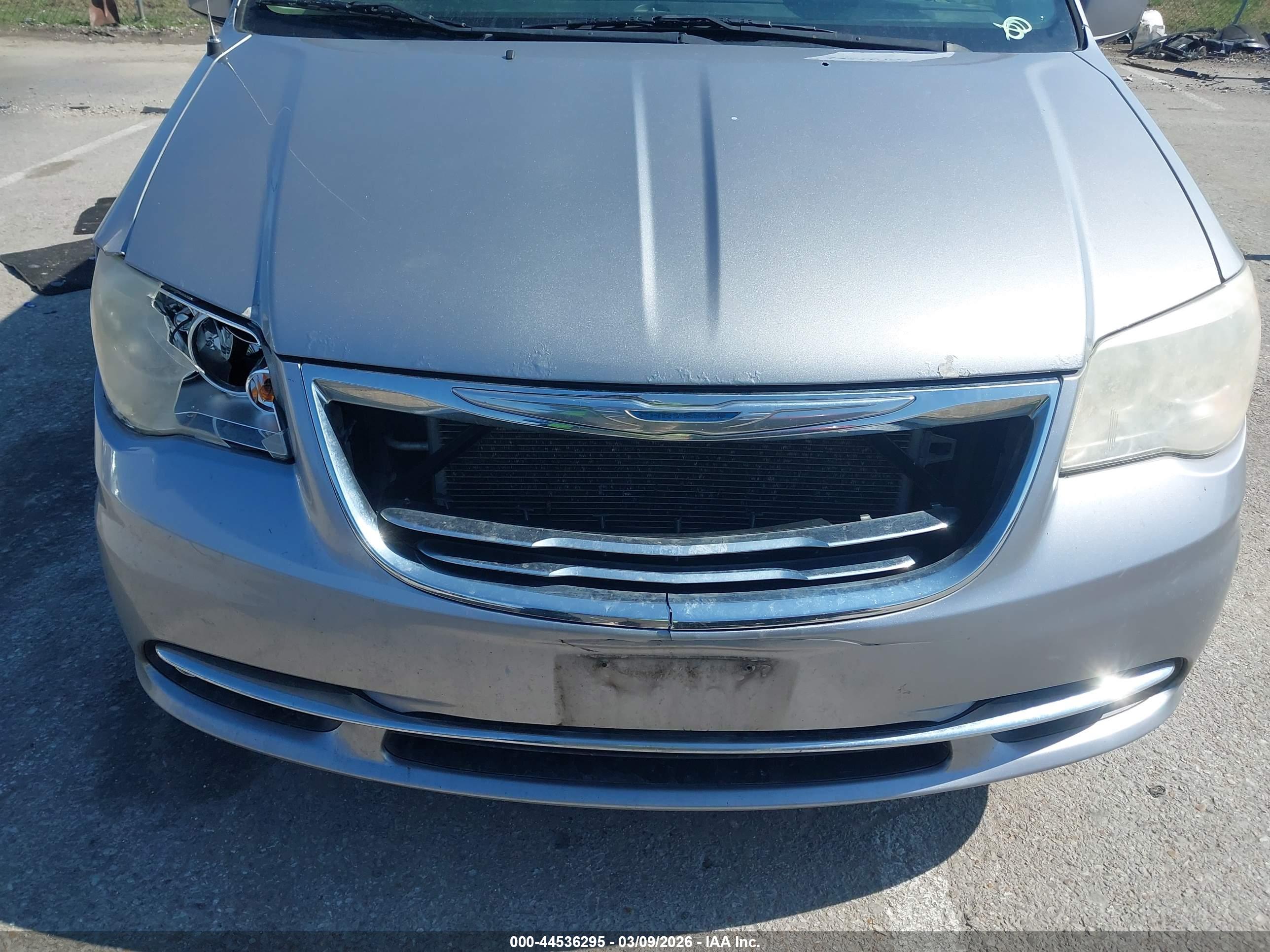 CHRYSLER TOWN image 6