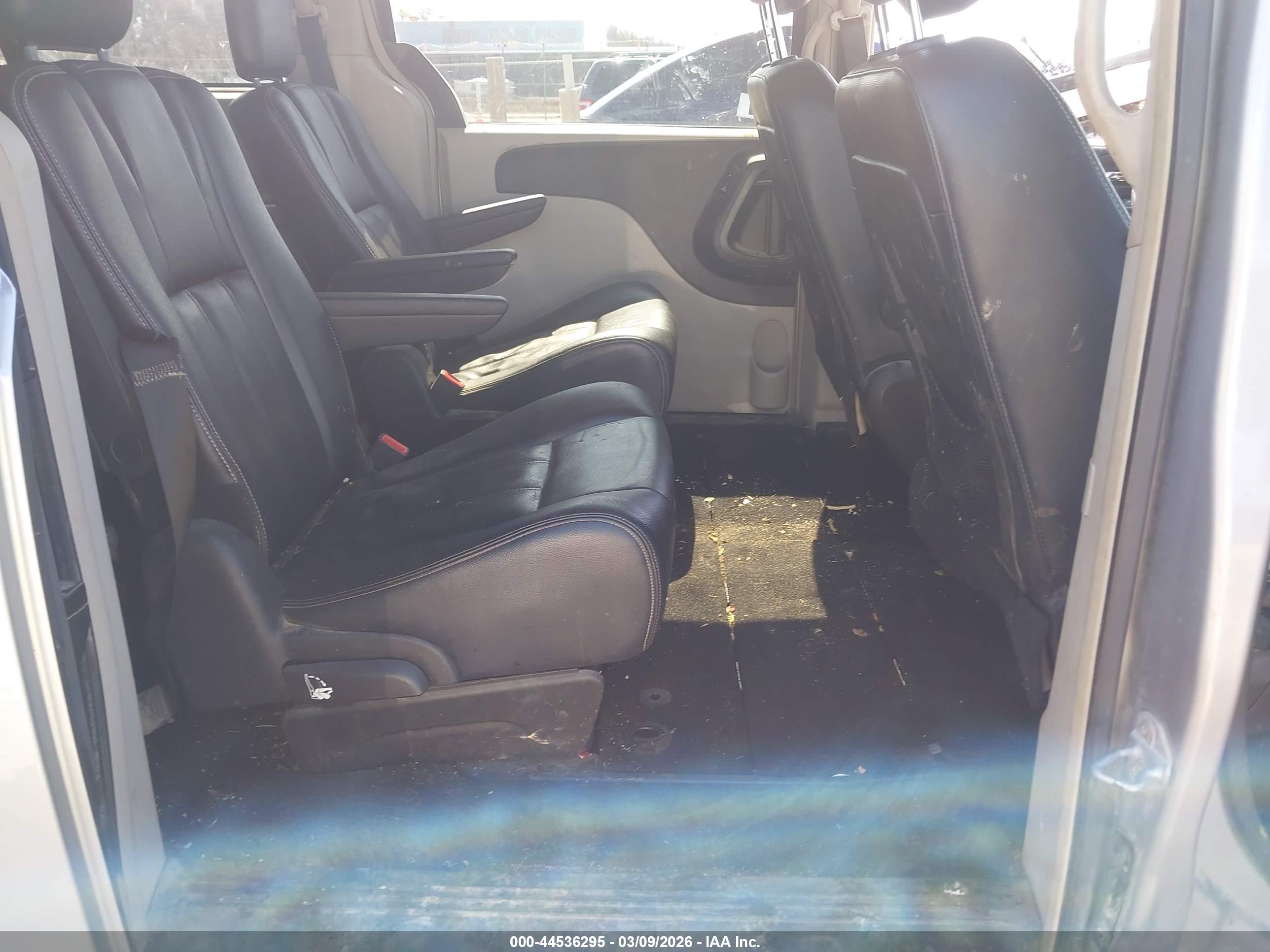 CHRYSLER TOWN image 8