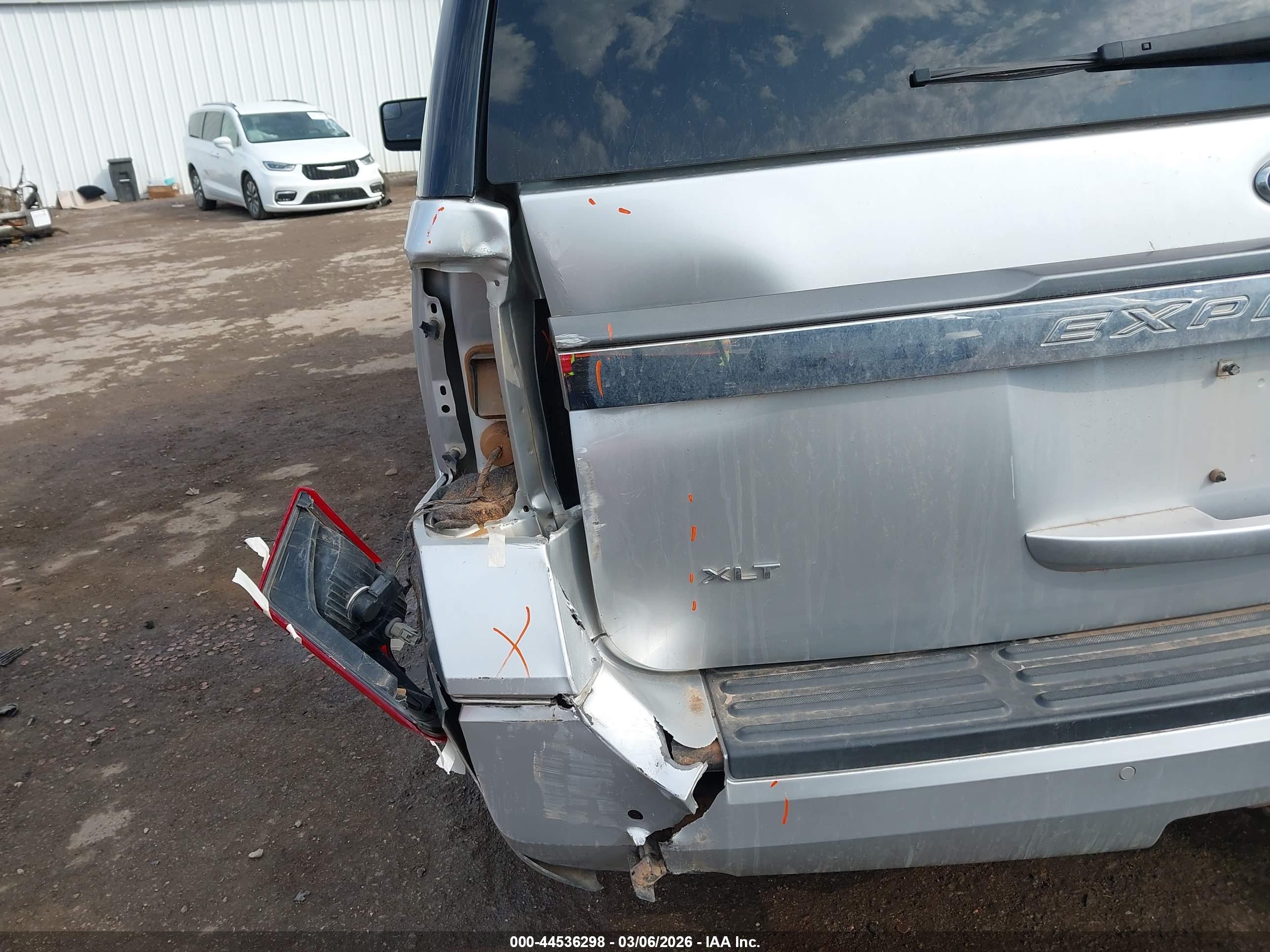 FORD EXPEDITION image 6
