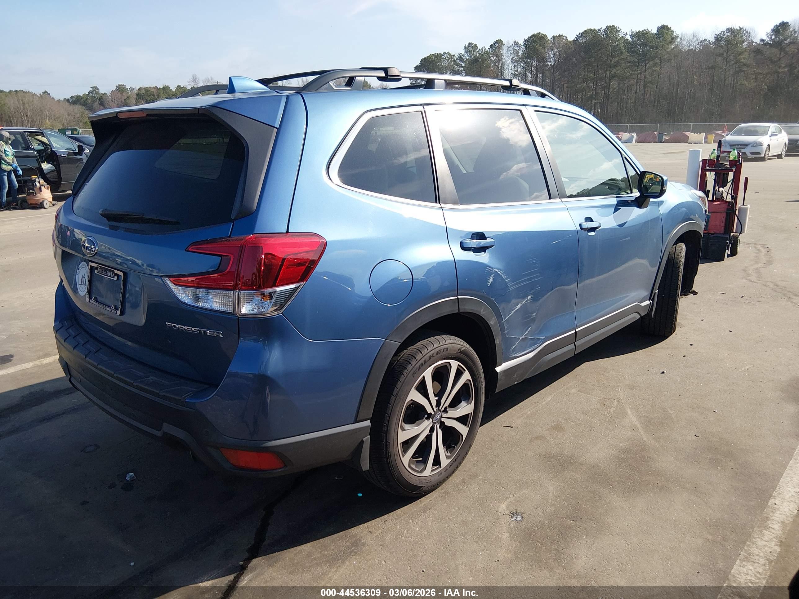 SUBARU FORESTER image 4