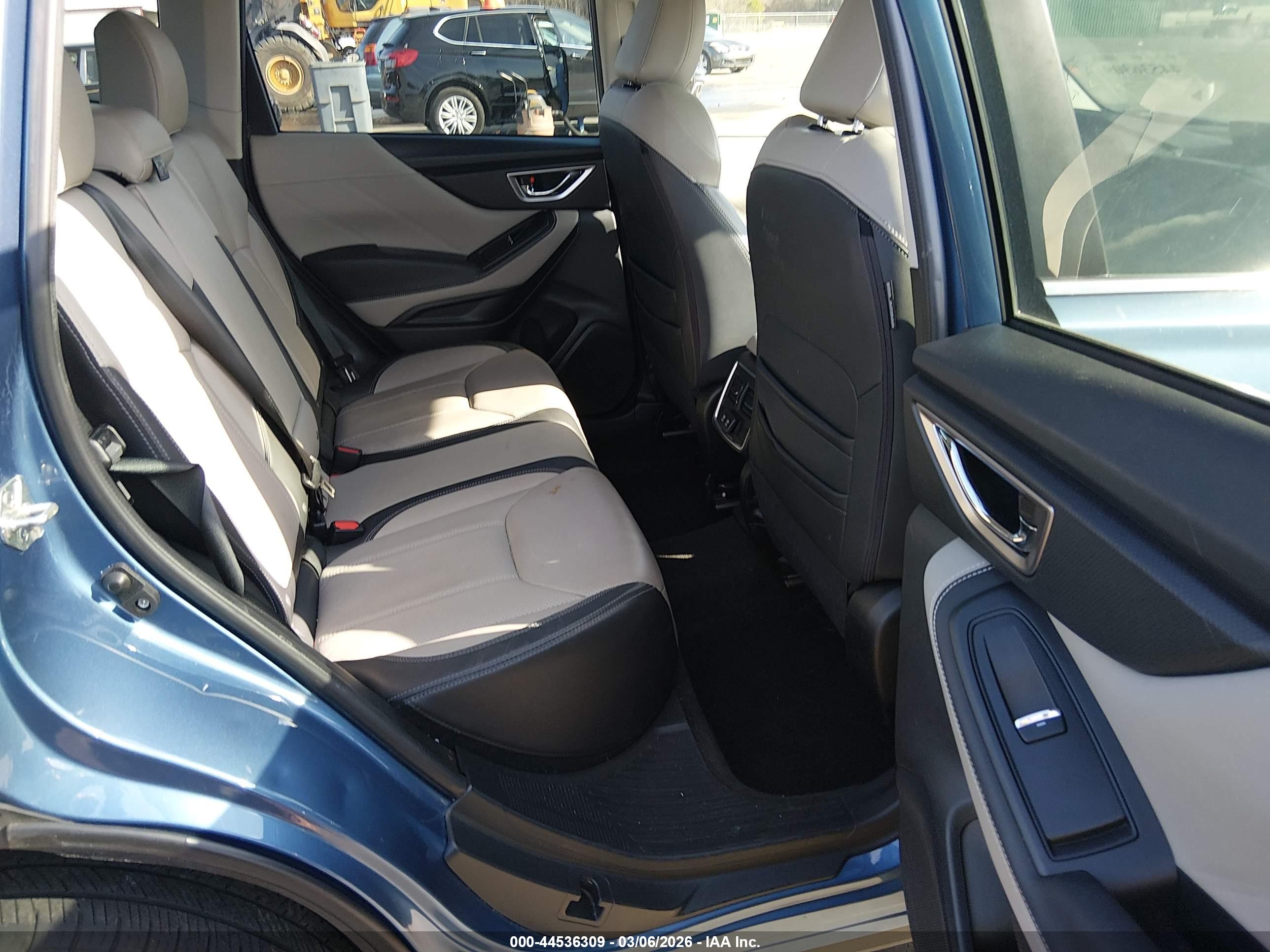 SUBARU FORESTER image 8