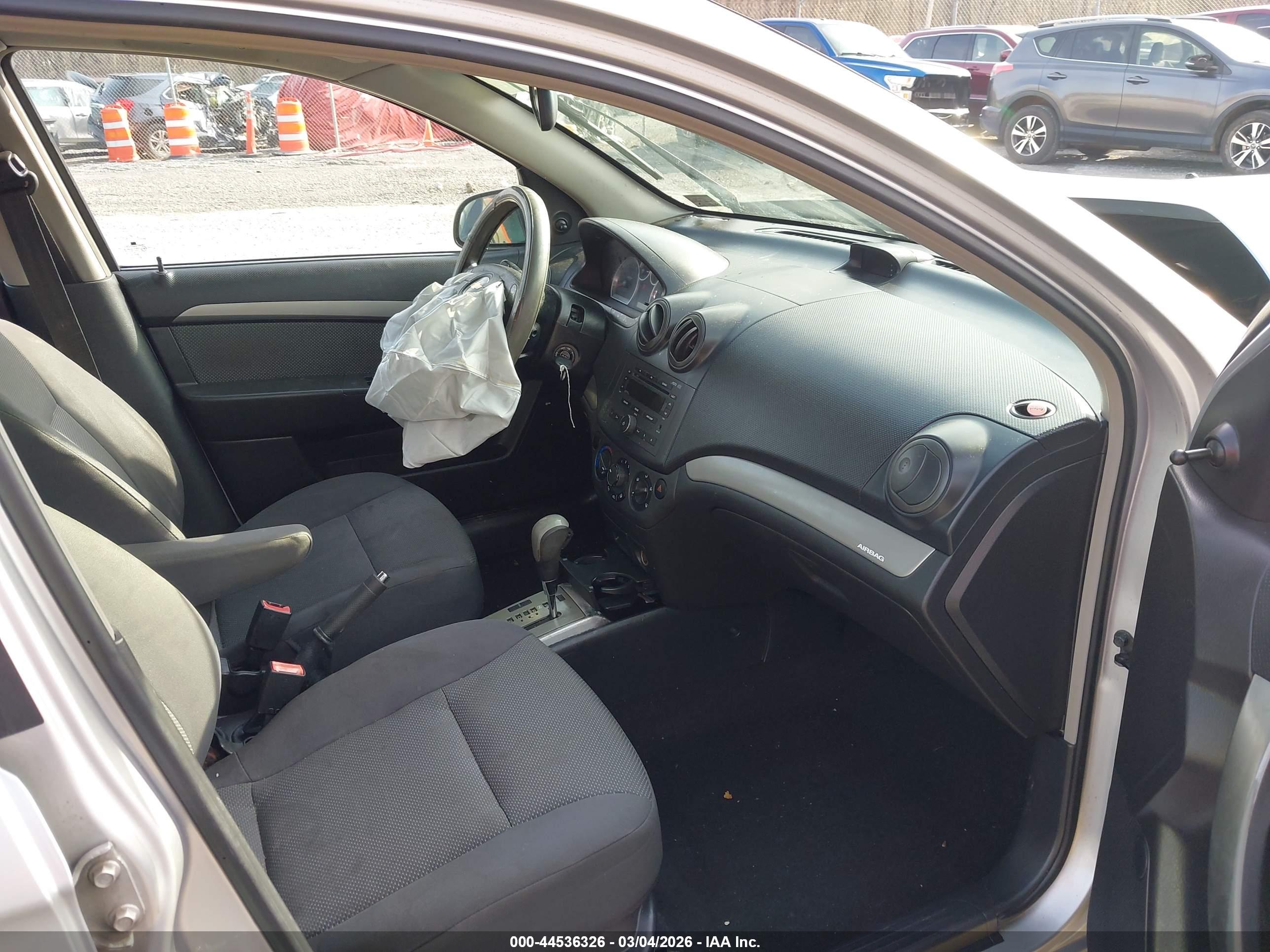 CHEVROLET AVEO image 5